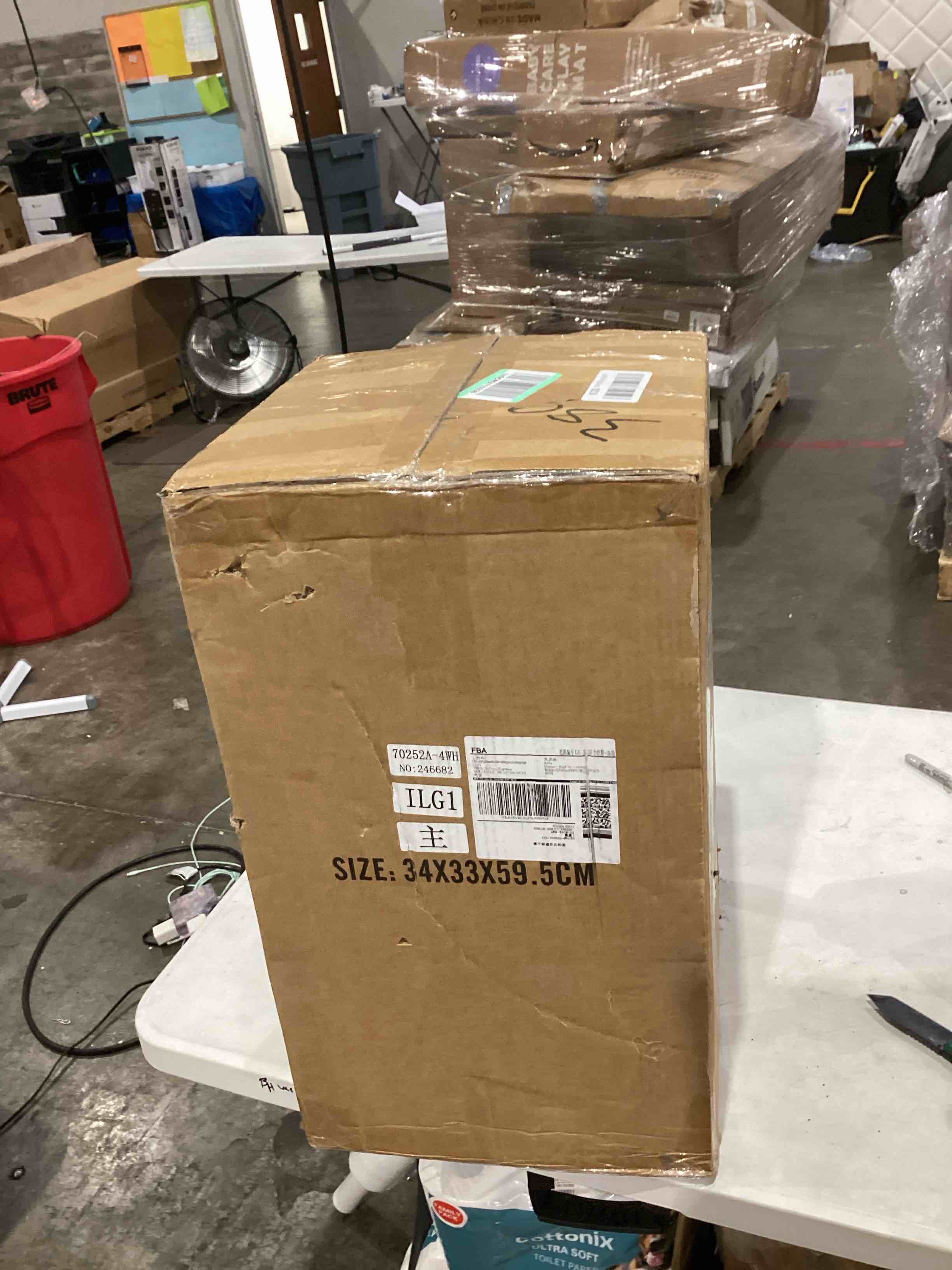 https://s3.amazonaws.com/lotting-images-prod/bidfta/TEA1639320_1752511569713.jpeg