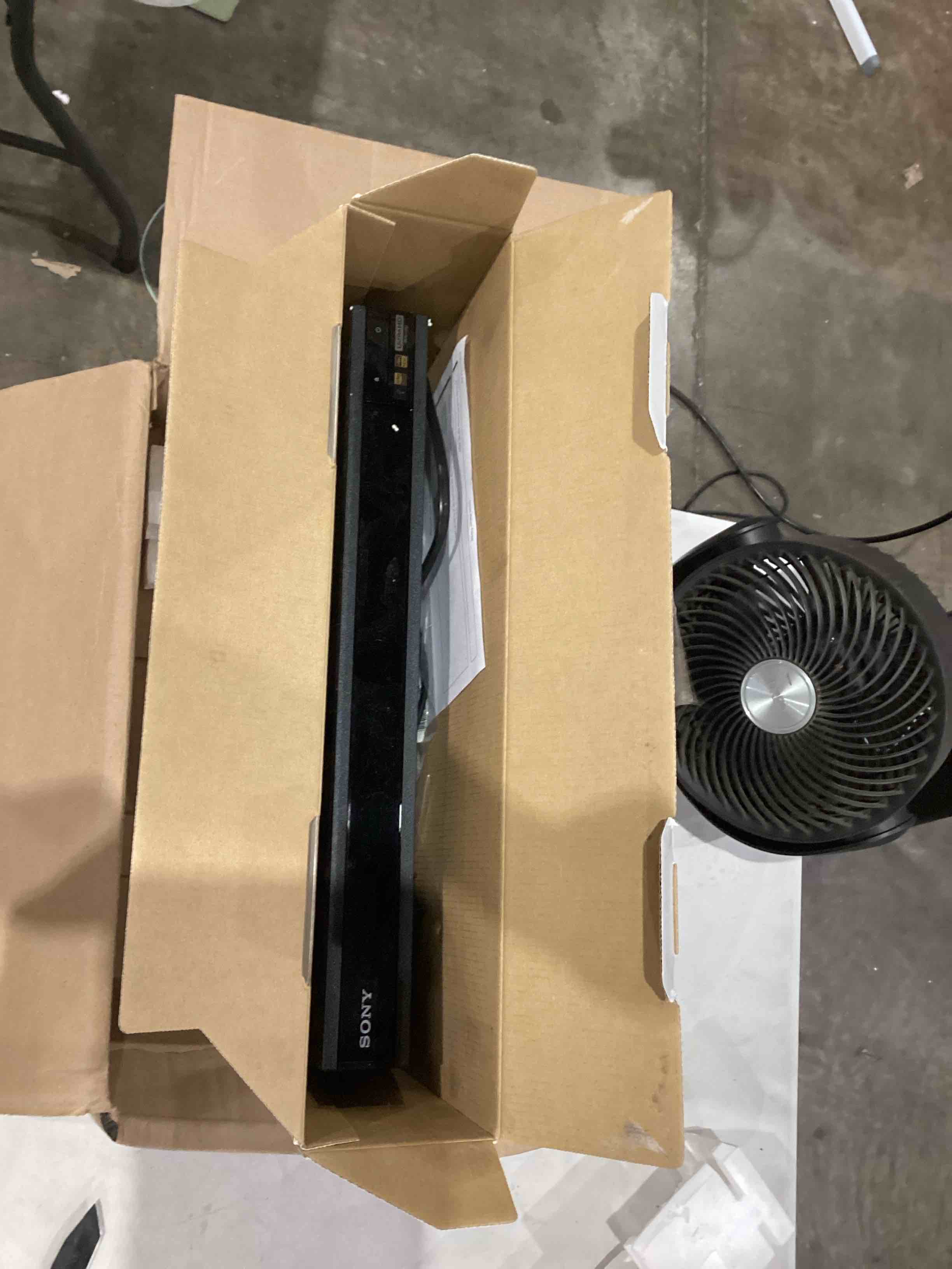 https://s3.amazonaws.com/lotting-images-prod/bidfta/TEA1639340_1752519165941.jpeg