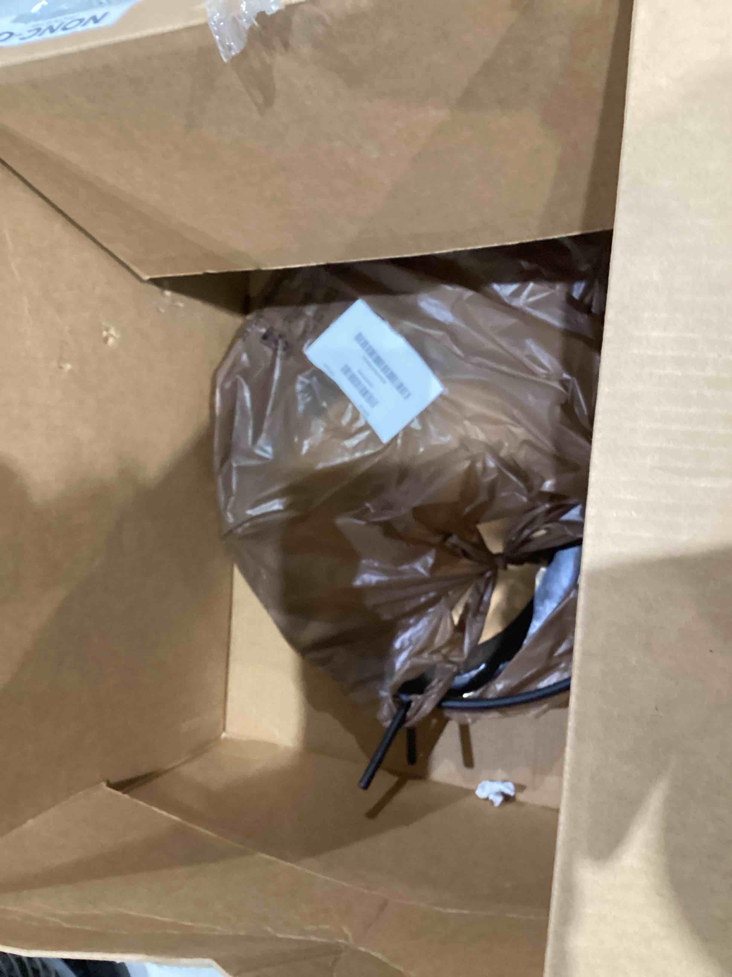 https://s3.amazonaws.com/lotting-images-prod/bidfta/TEA1639422_1752756353065.jpeg