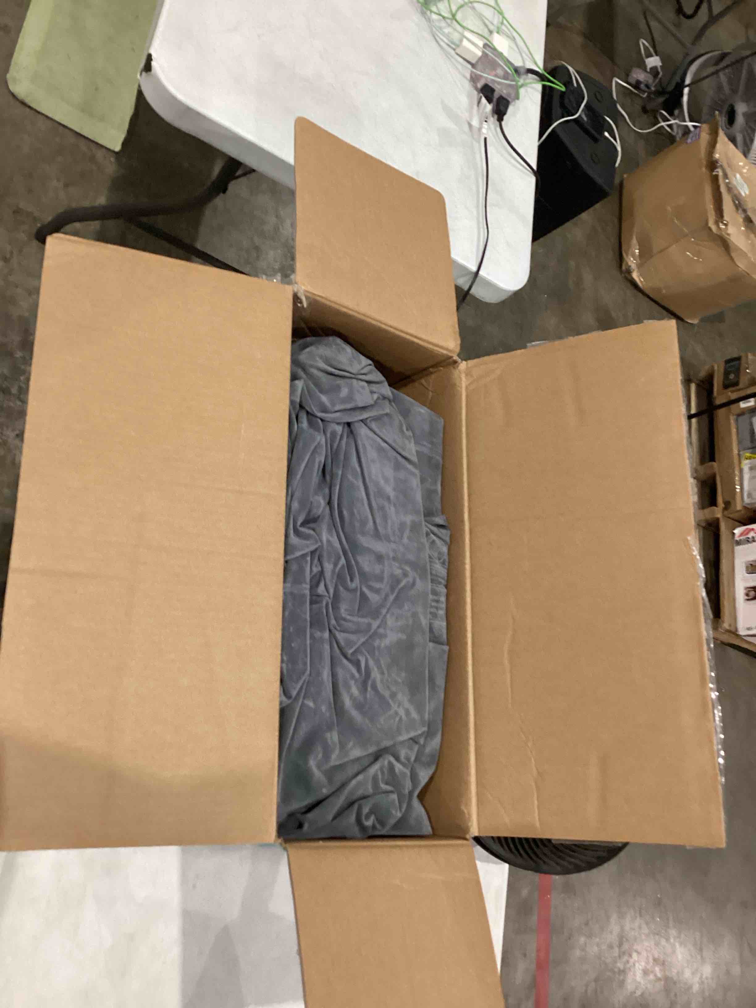 https://s3.amazonaws.com/lotting-images-prod/bidfta/TEA1639490_1752840495935.jpeg