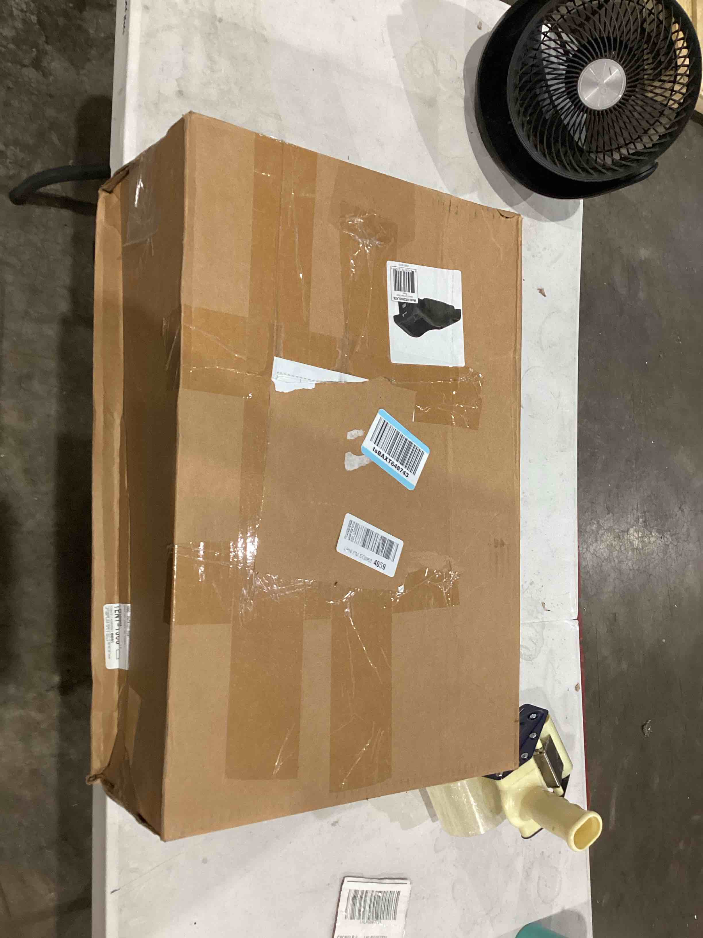 https://s3.amazonaws.com/lotting-images-prod/bidfta/TEA1639572_1753097872223.jpeg