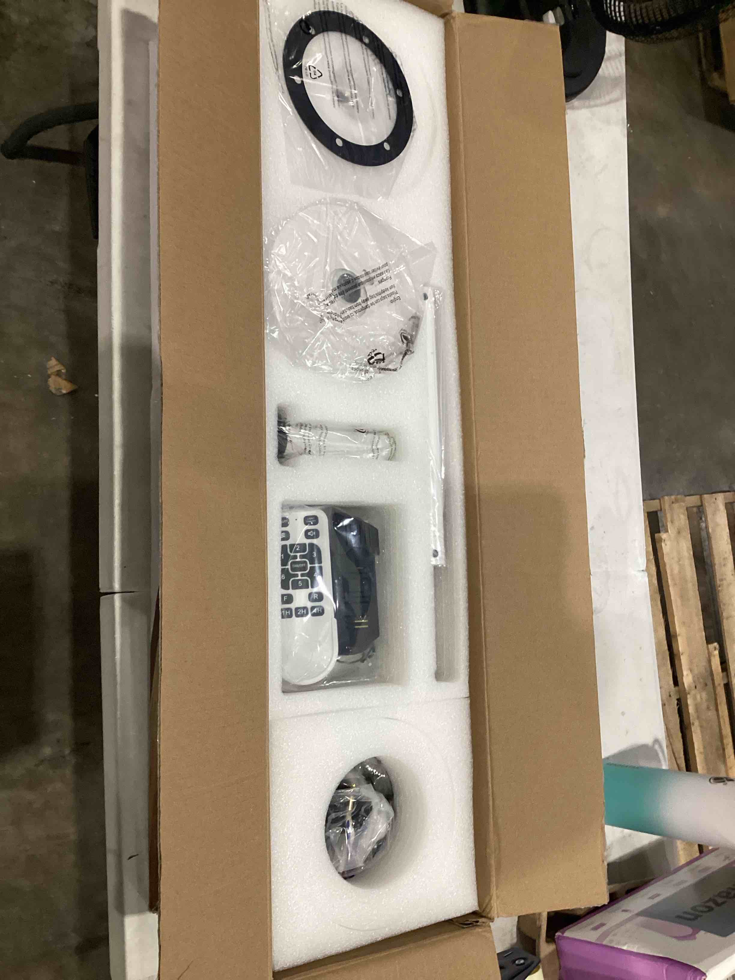 https://s3.amazonaws.com/lotting-images-prod/bidfta/TEA1639673_1753183033728.jpeg