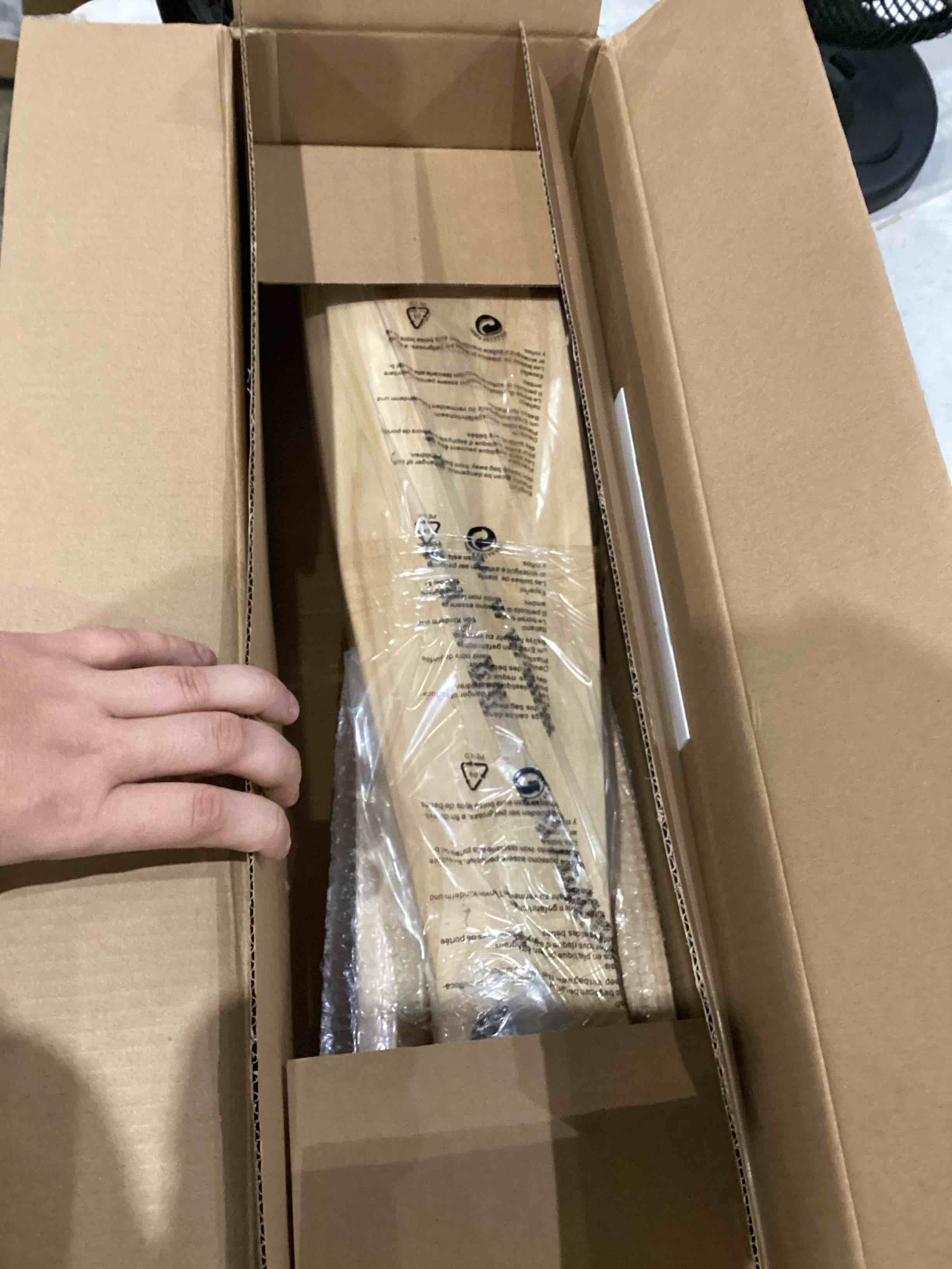 https://s3.amazonaws.com/lotting-images-prod/bidfta/TEA1639673_1753183089400.jpeg