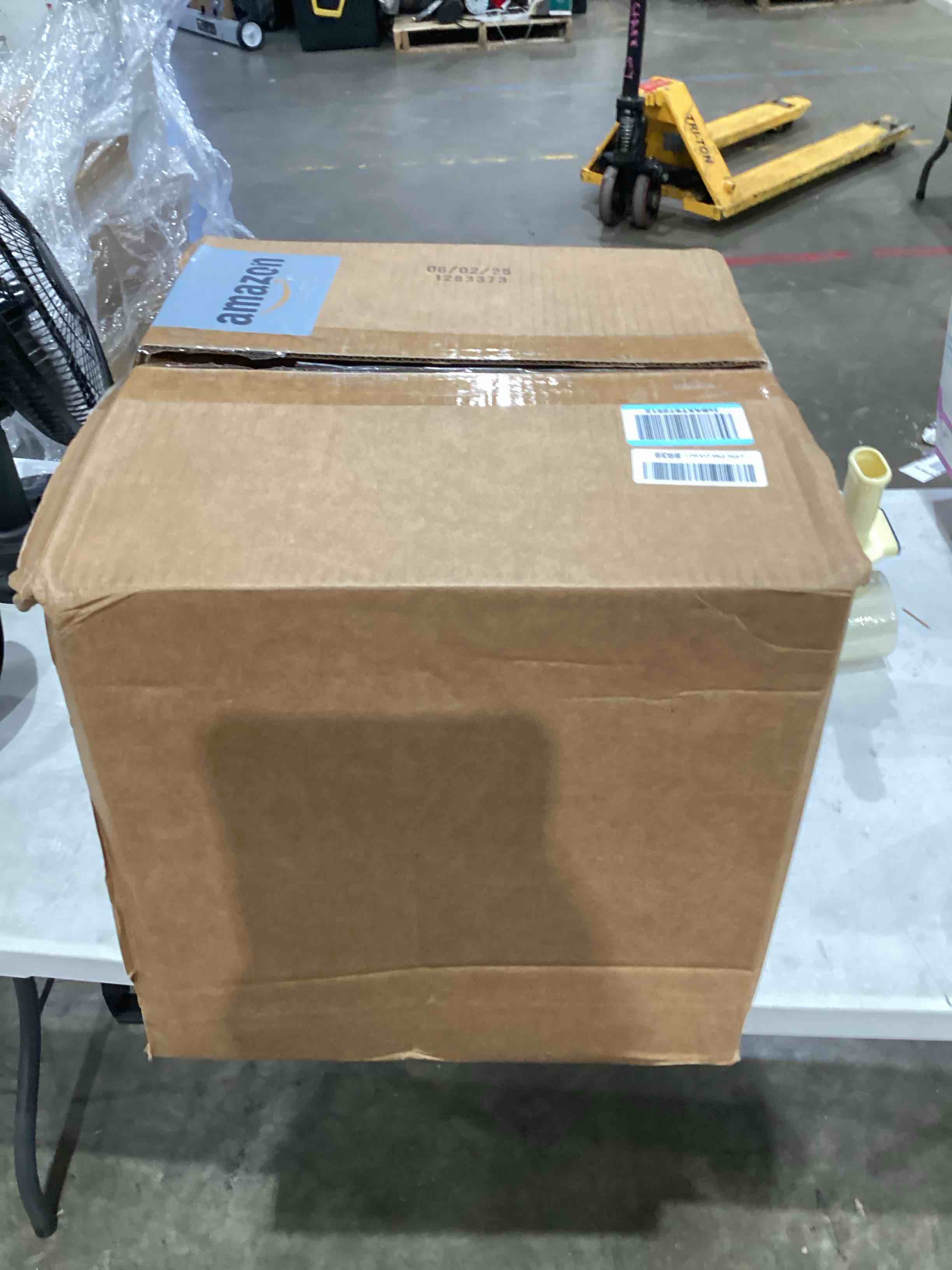 https://s3.amazonaws.com/lotting-images-prod/bidfta/TEA1639683_1753185777838.jpeg