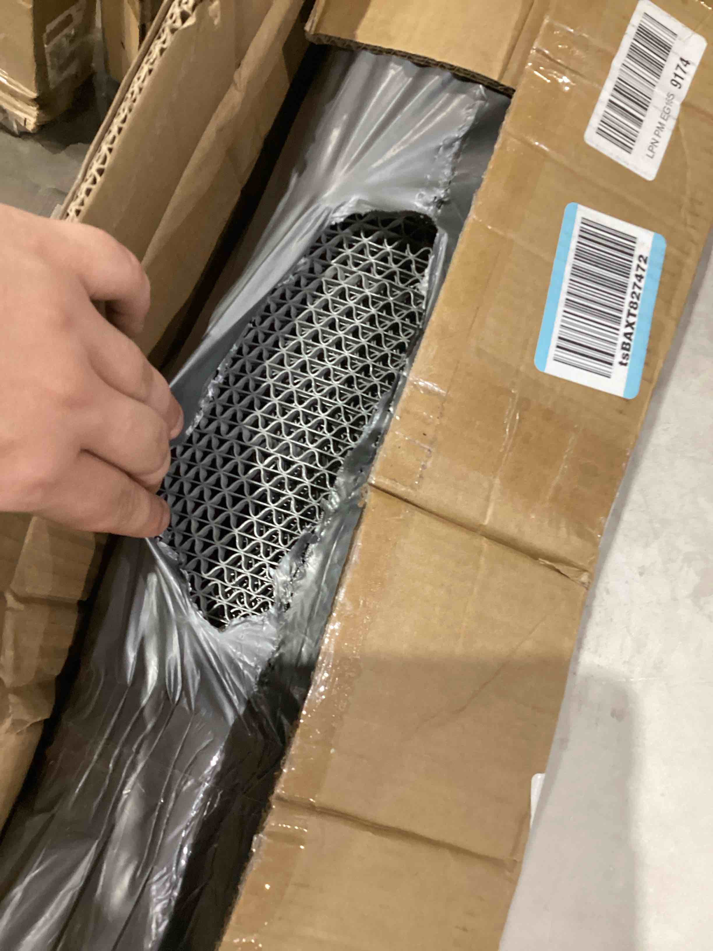 https://s3.amazonaws.com/lotting-images-prod/bidfta/TEA1639735_1753208514653.jpeg