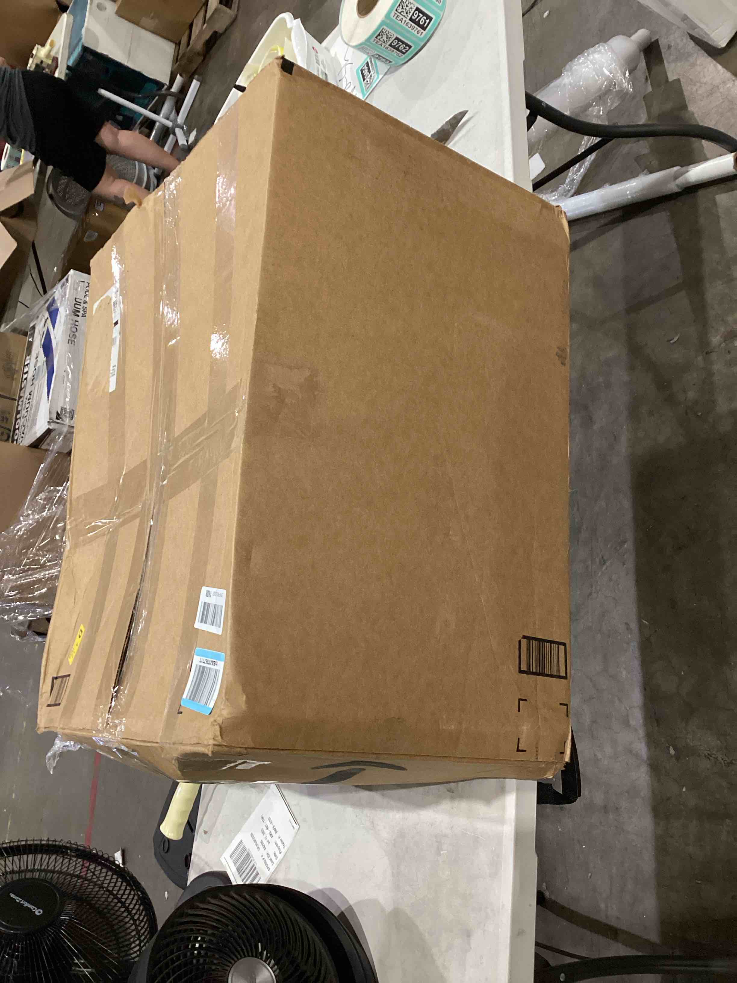 https://s3.amazonaws.com/lotting-images-prod/bidfta/TEA1639755_1753272759789.jpeg