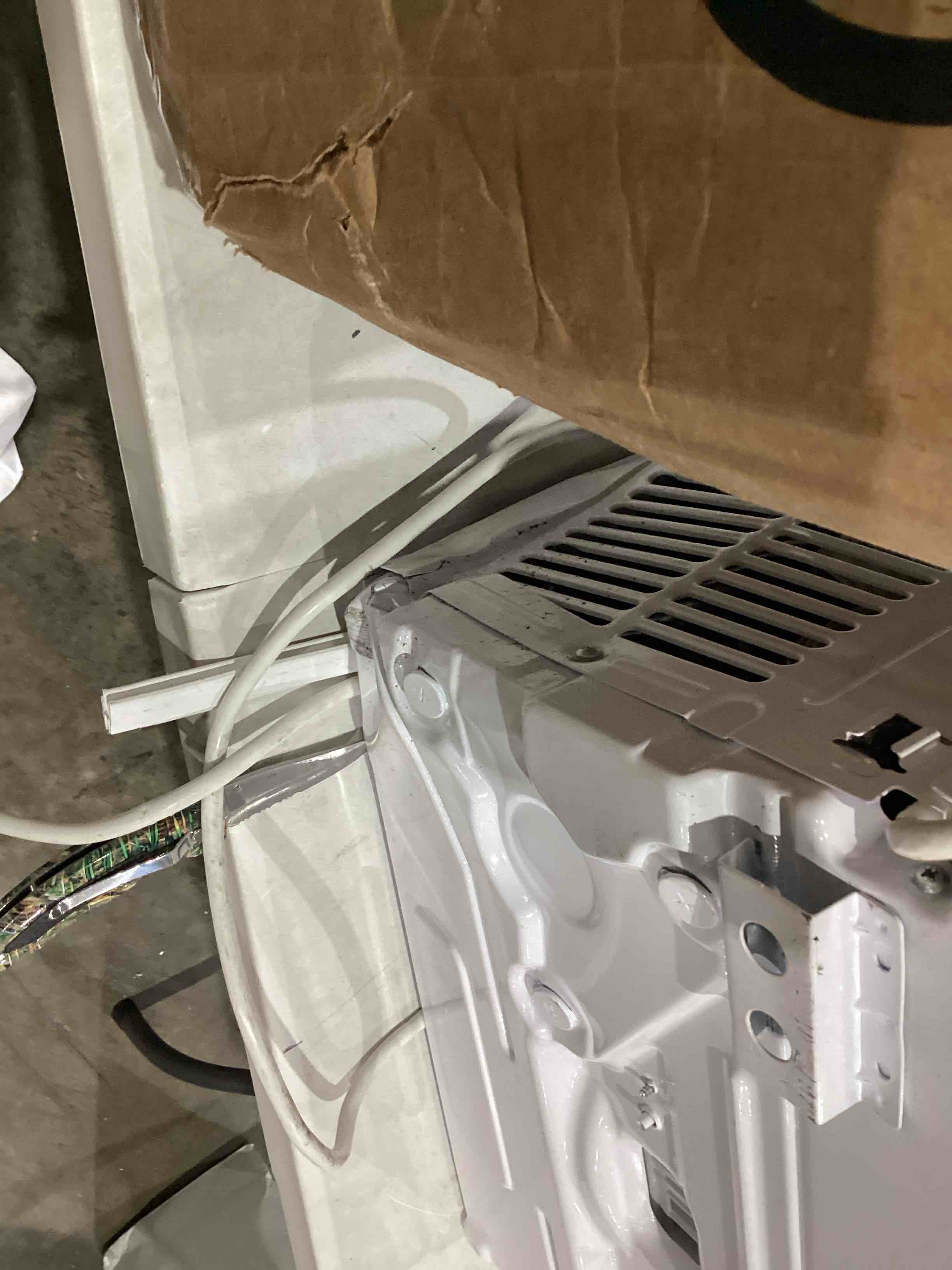 https://s3.amazonaws.com/lotting-images-prod/bidfta/TEA1639859_1753367717568.jpeg