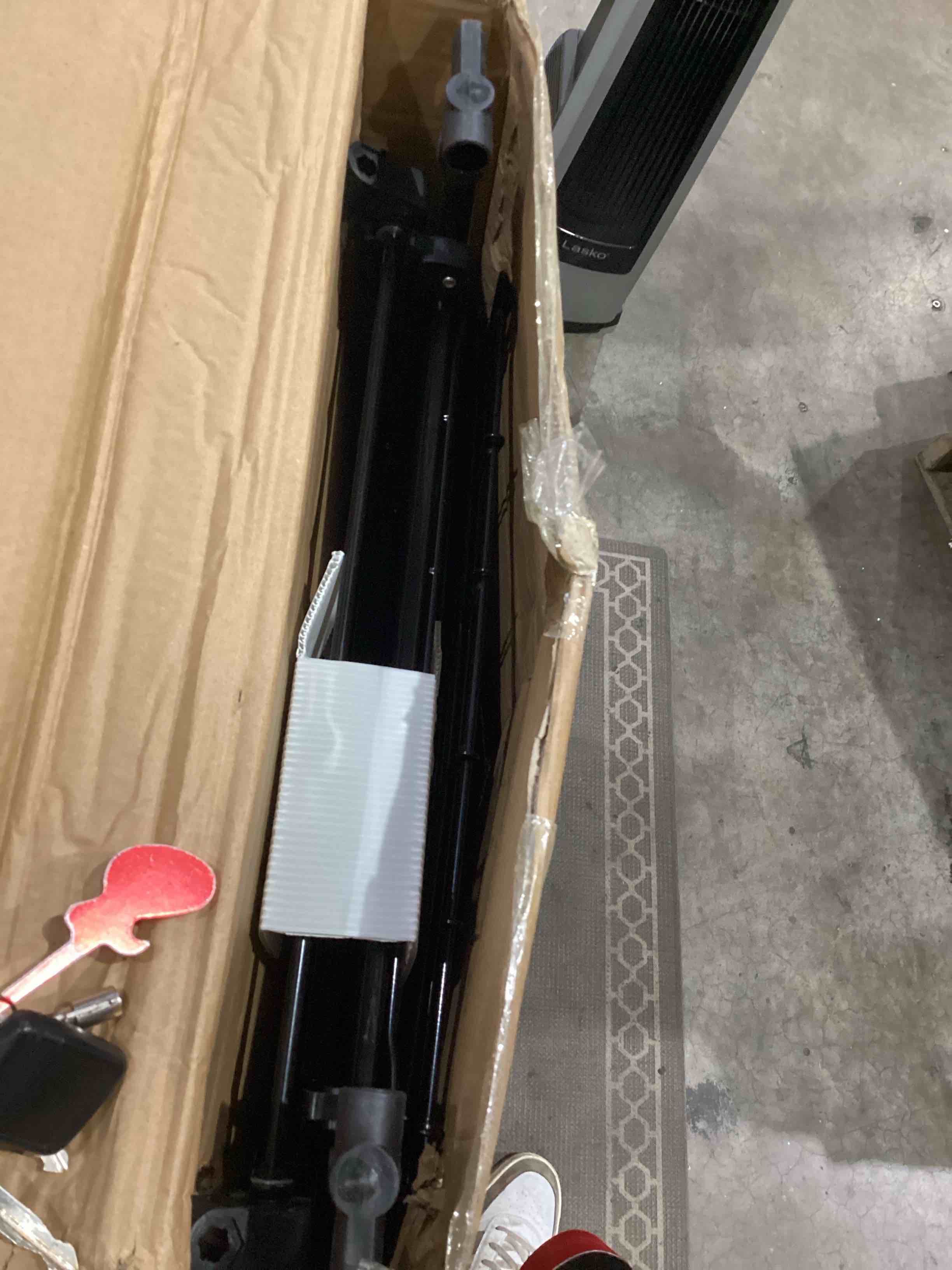 https://s3.amazonaws.com/lotting-images-prod/bidfta/TEA1639905_1753447085699.jpeg