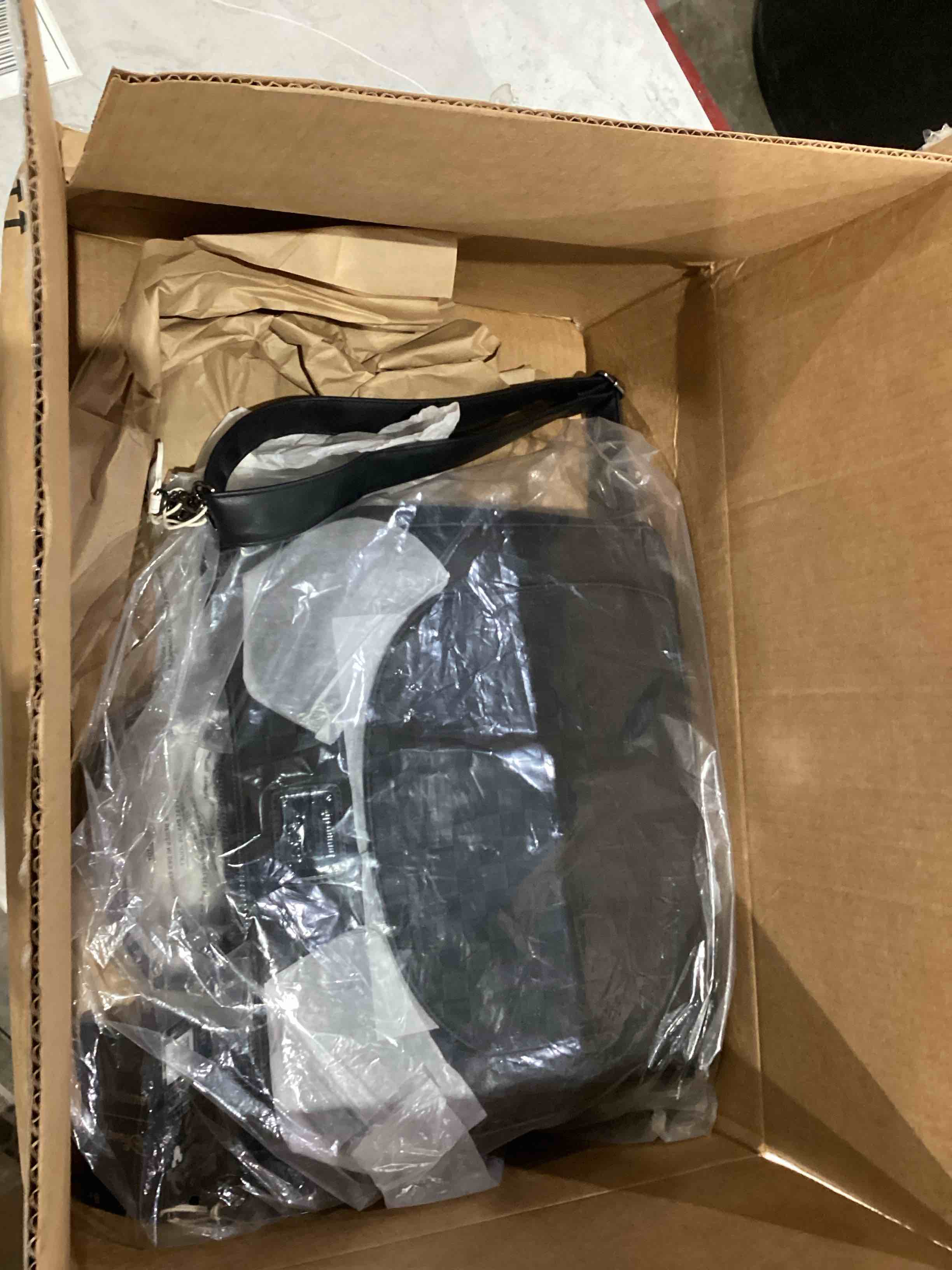 https://s3.amazonaws.com/lotting-images-prod/bidfta/TEA1639922_1753454238189.jpeg