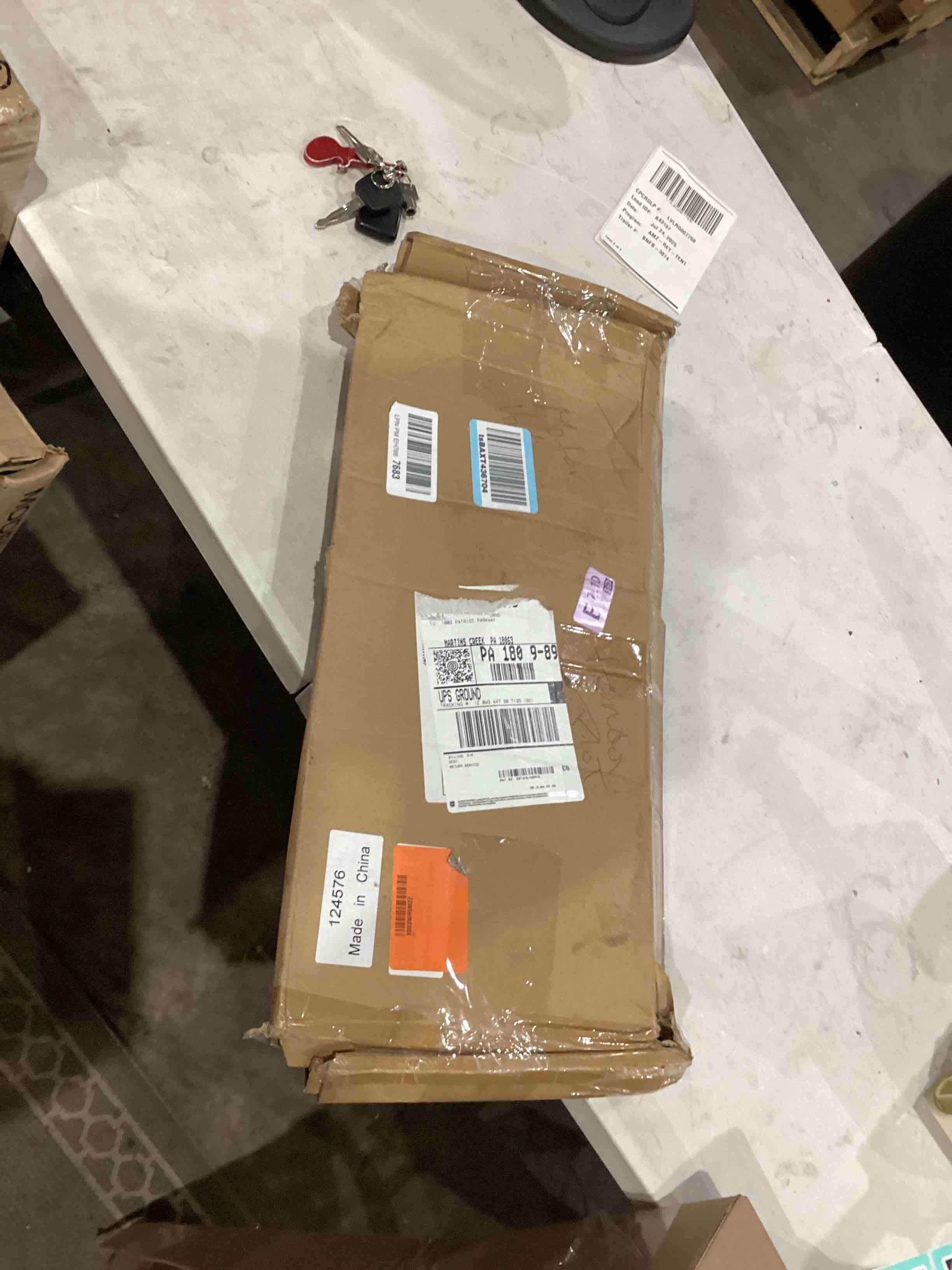 https://s3.amazonaws.com/lotting-images-prod/bidfta/TEA1639926_1753455711990.jpeg