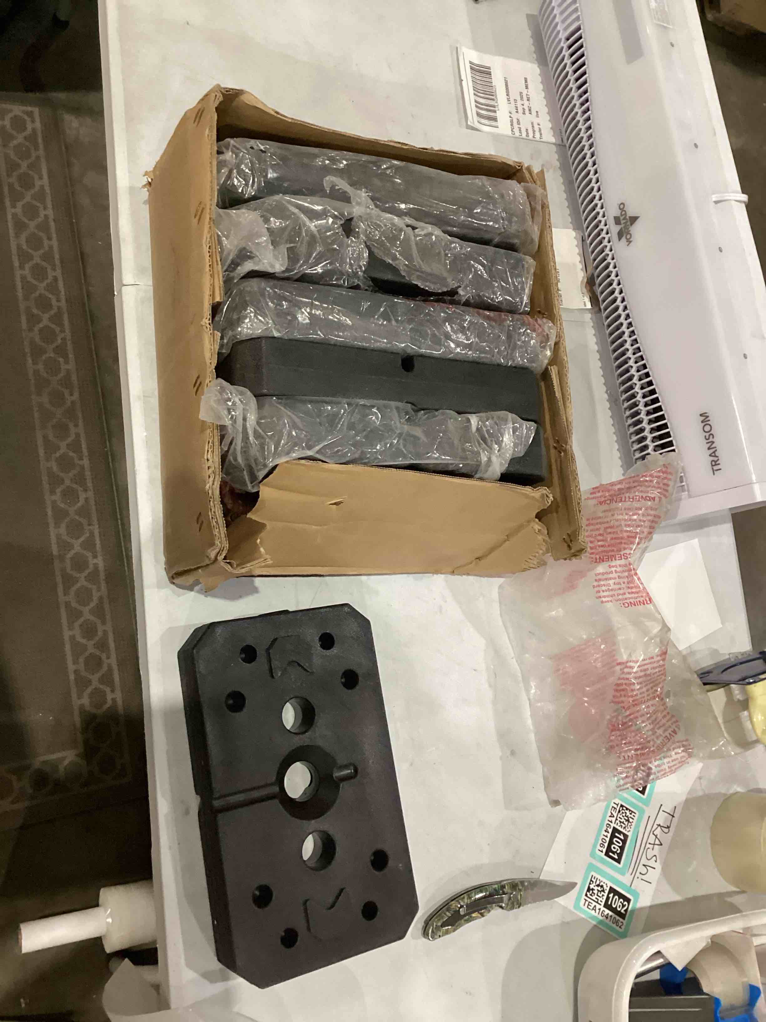 https://s3.amazonaws.com/lotting-images-prod/bidfta/TEA1641135_1757419374083.jpeg