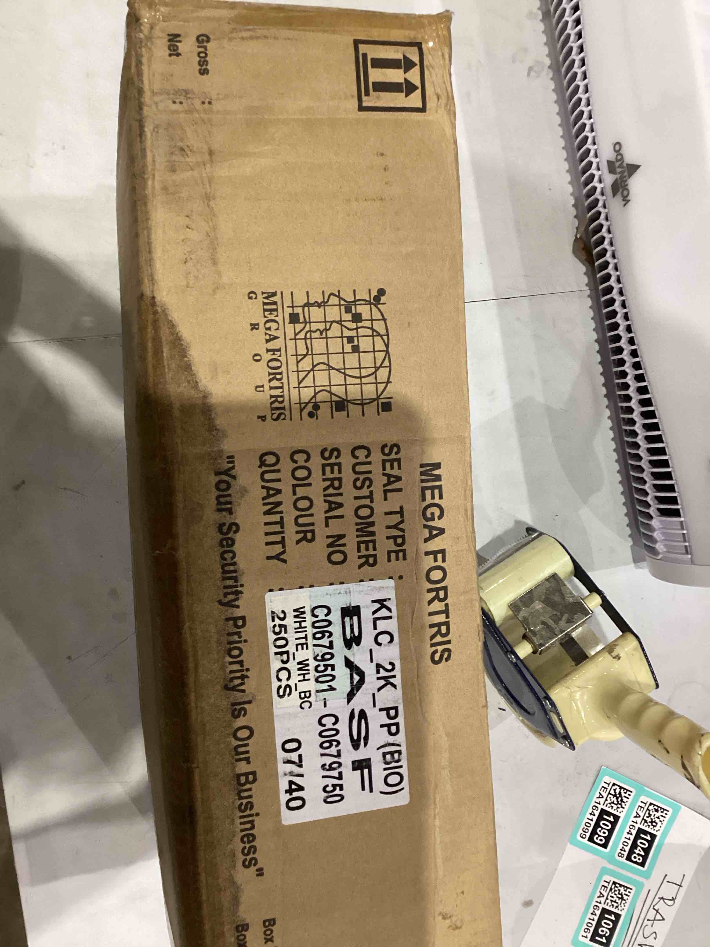 https://s3.amazonaws.com/lotting-images-prod/bidfta/TEA1641154_1757429304151.jpeg