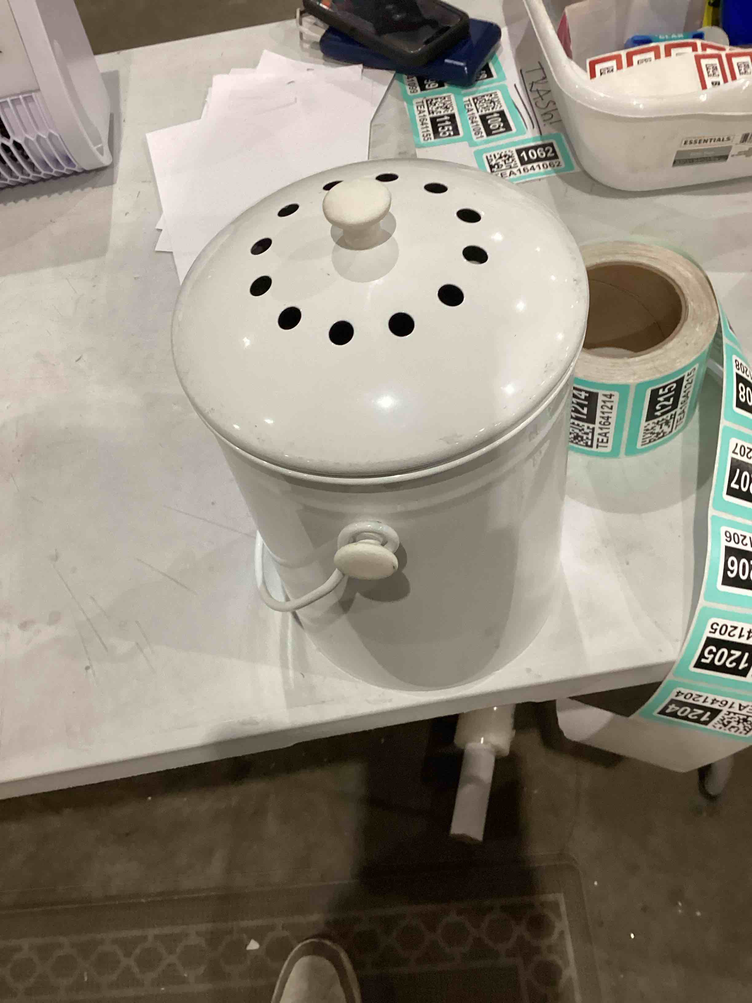 https://s3.amazonaws.com/lotting-images-prod/bidfta/TEA1641204_1757516859517.jpeg