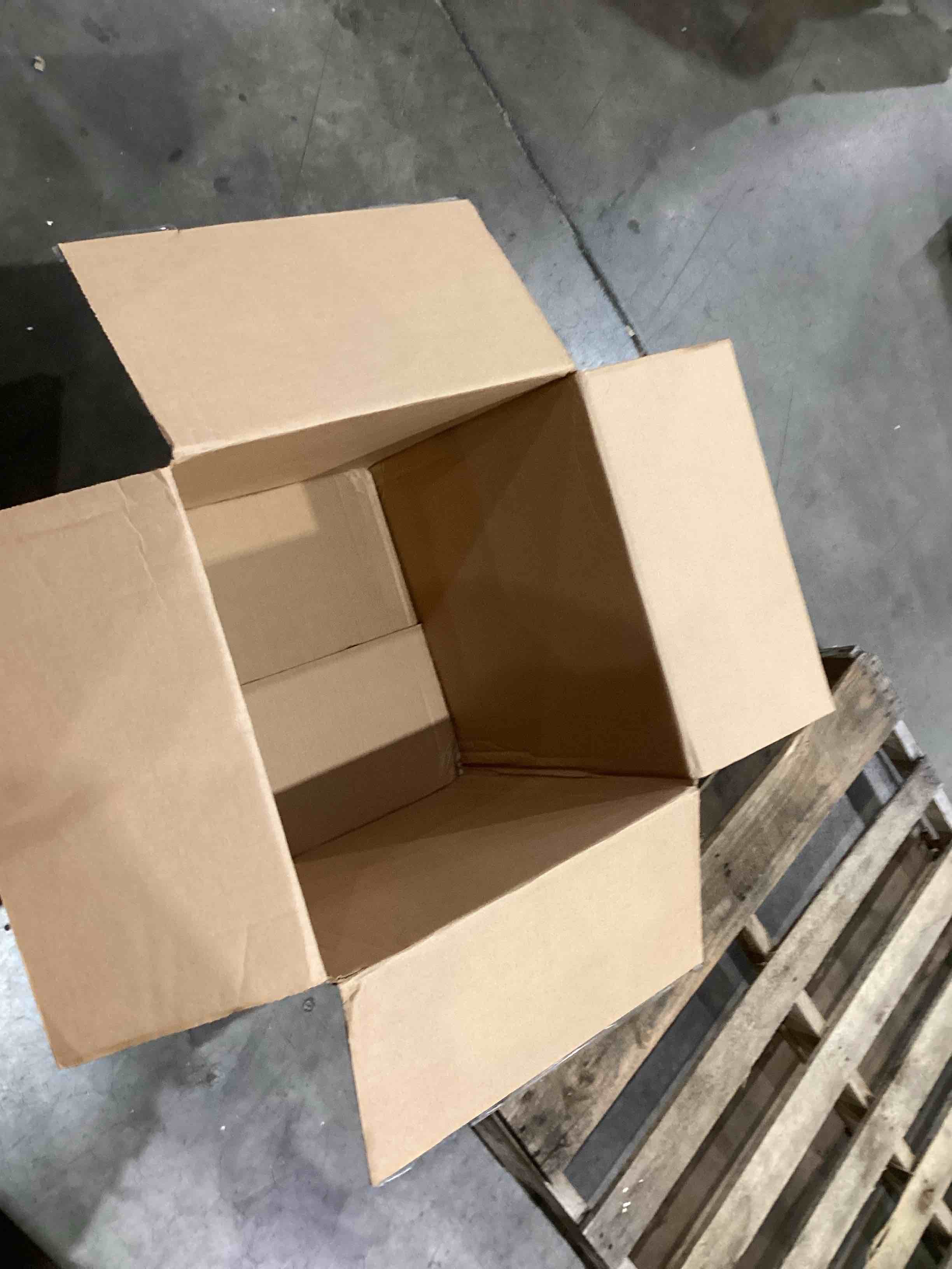 https://s3.amazonaws.com/lotting-images-prod/bidfta/TEA1641324_1757943078786.jpeg