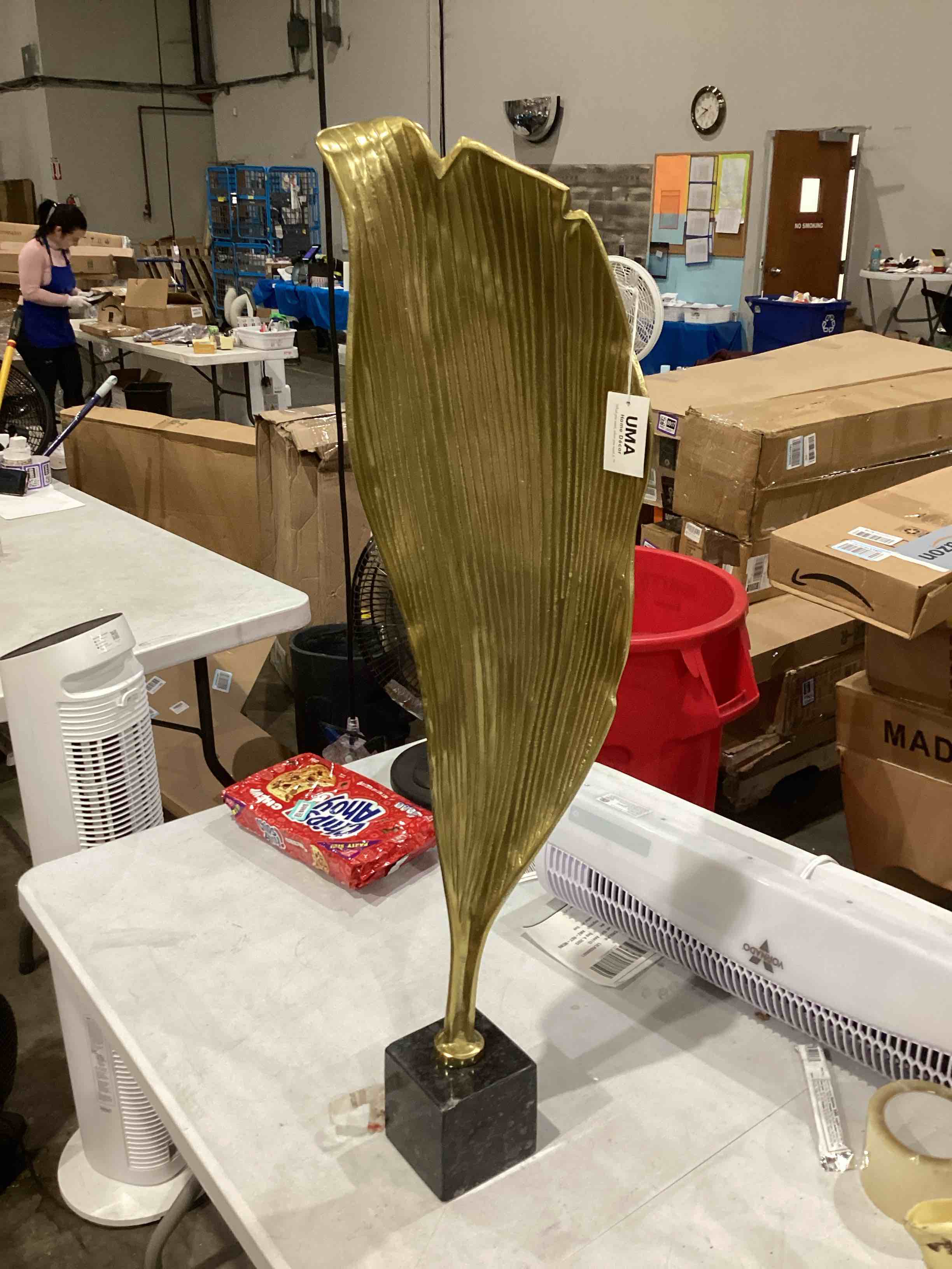 deco 79 aluminum metal abstract decorative sculpture textured leaf home decor statue with black marble base, accent figurine 11" x 4" x 36", gold