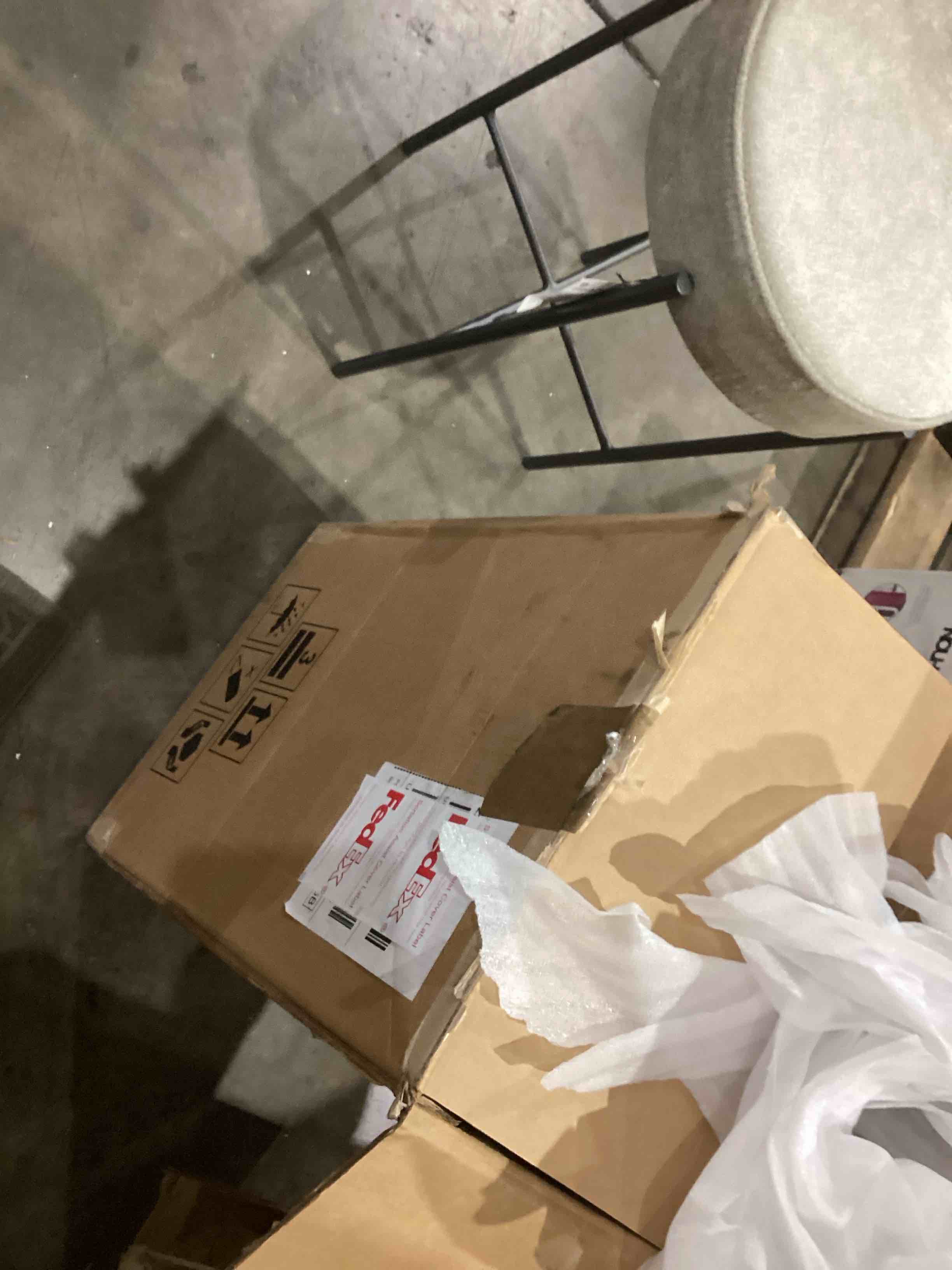 https://s3.amazonaws.com/lotting-images-prod/bidfta/TEA1641329_1757945932405.jpeg