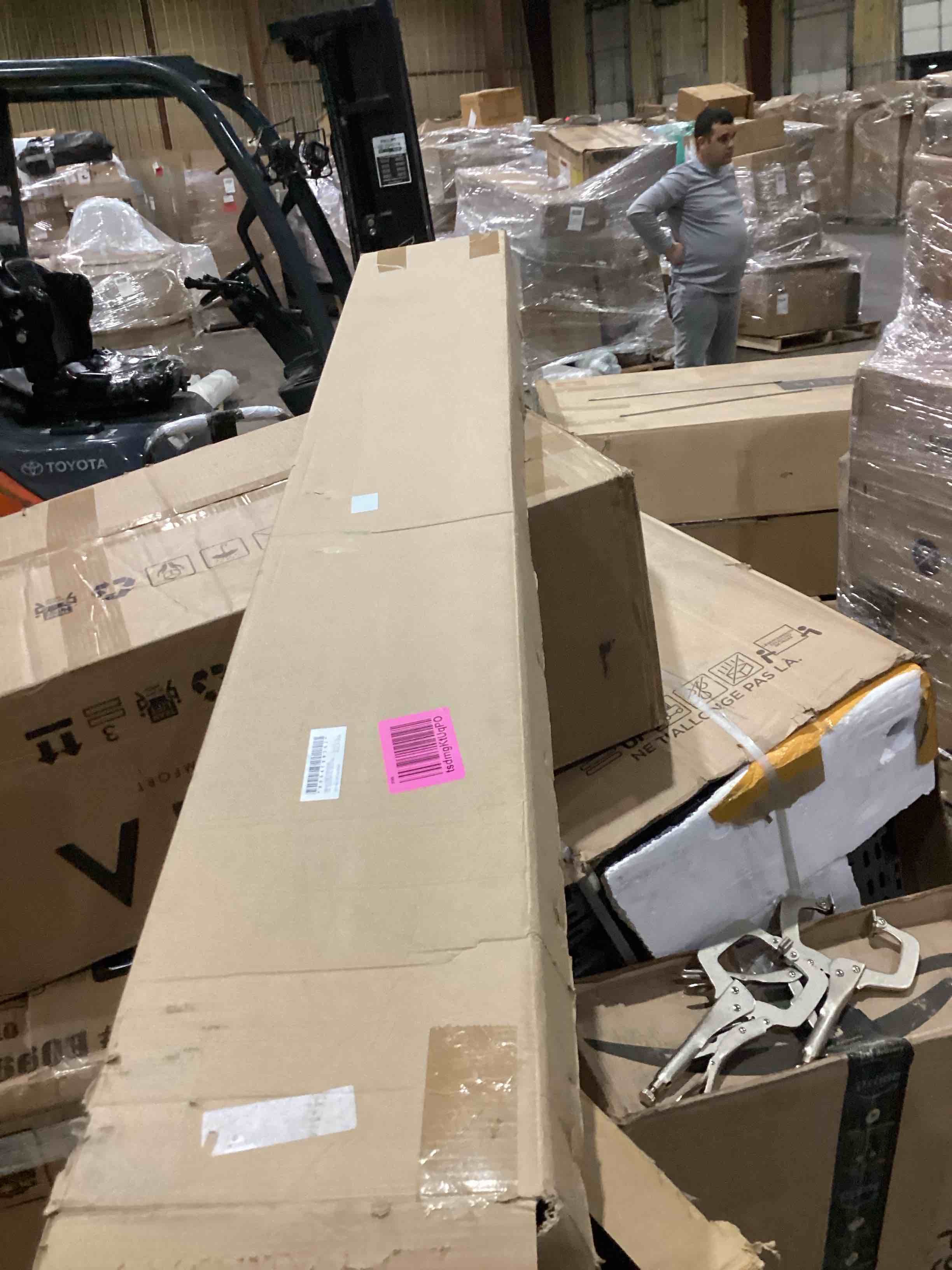 https://s3.amazonaws.com/lotting-images-prod/bidfta/TEA1641346_1757962643023.jpeg