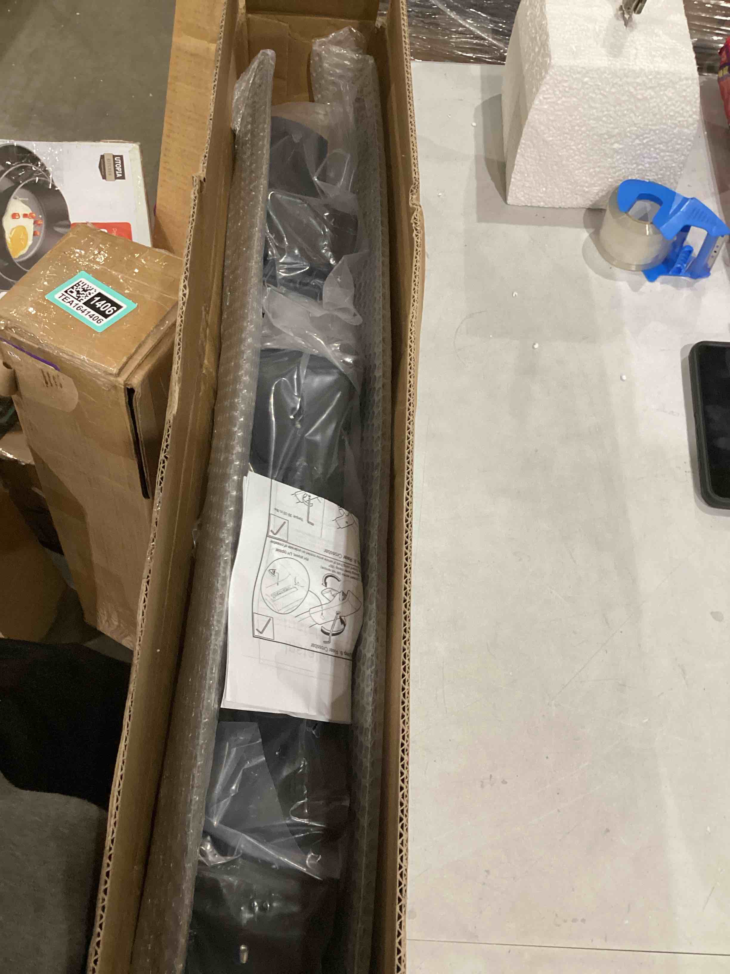 https://s3.amazonaws.com/lotting-images-prod/bidfta/TEA1641409_1758127960839.jpeg