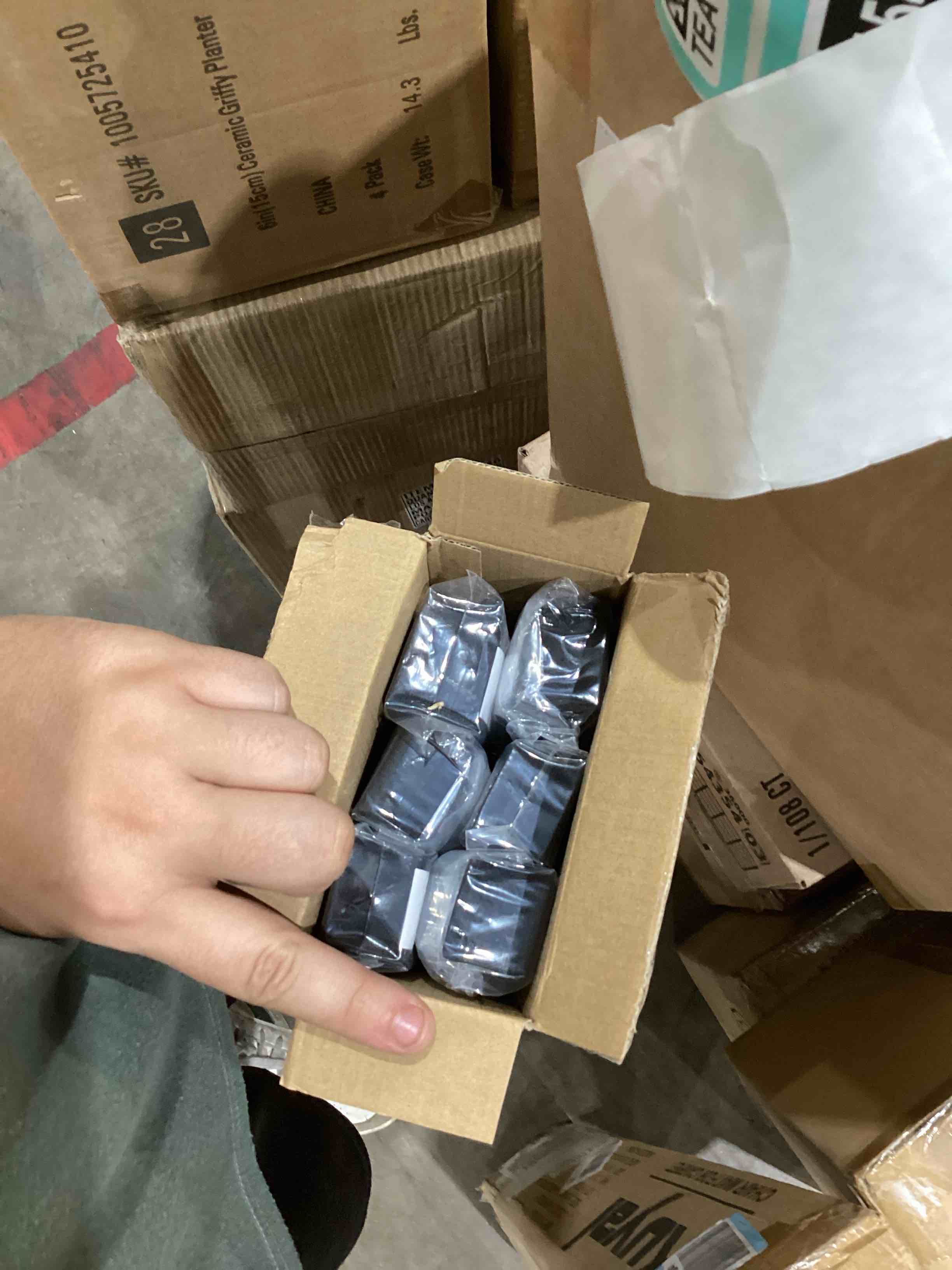 https://s3.amazonaws.com/lotting-images-prod/bidfta/TEA1641541_1758628544793.jpeg