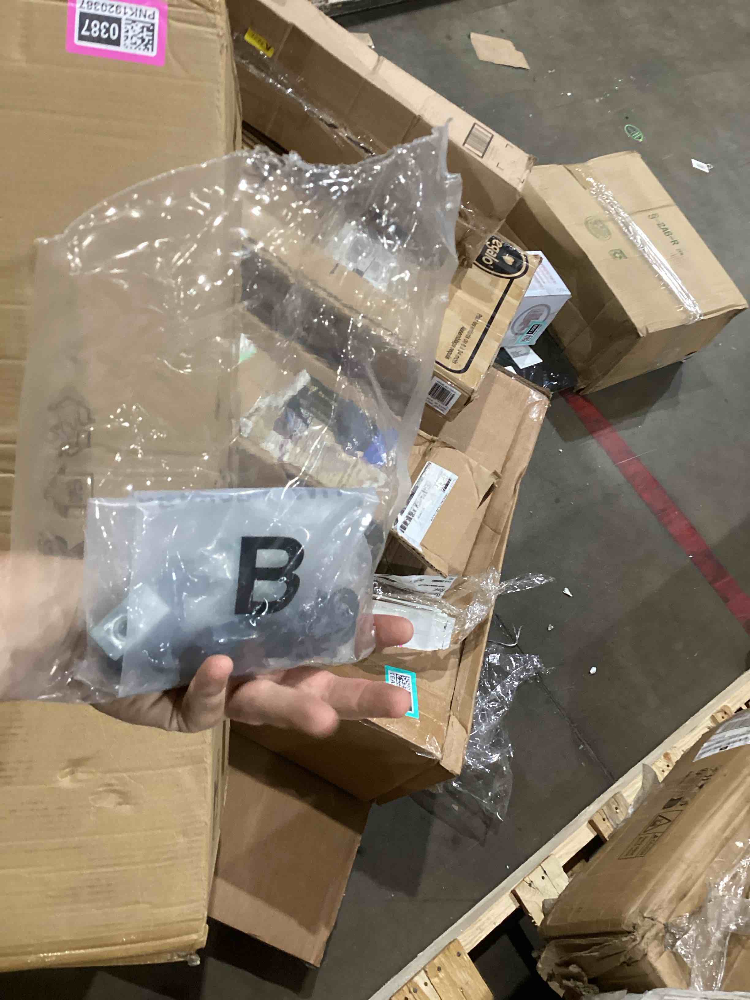 https://s3.amazonaws.com/lotting-images-prod/bidfta/TEA1641602_1758735483645.jpeg
