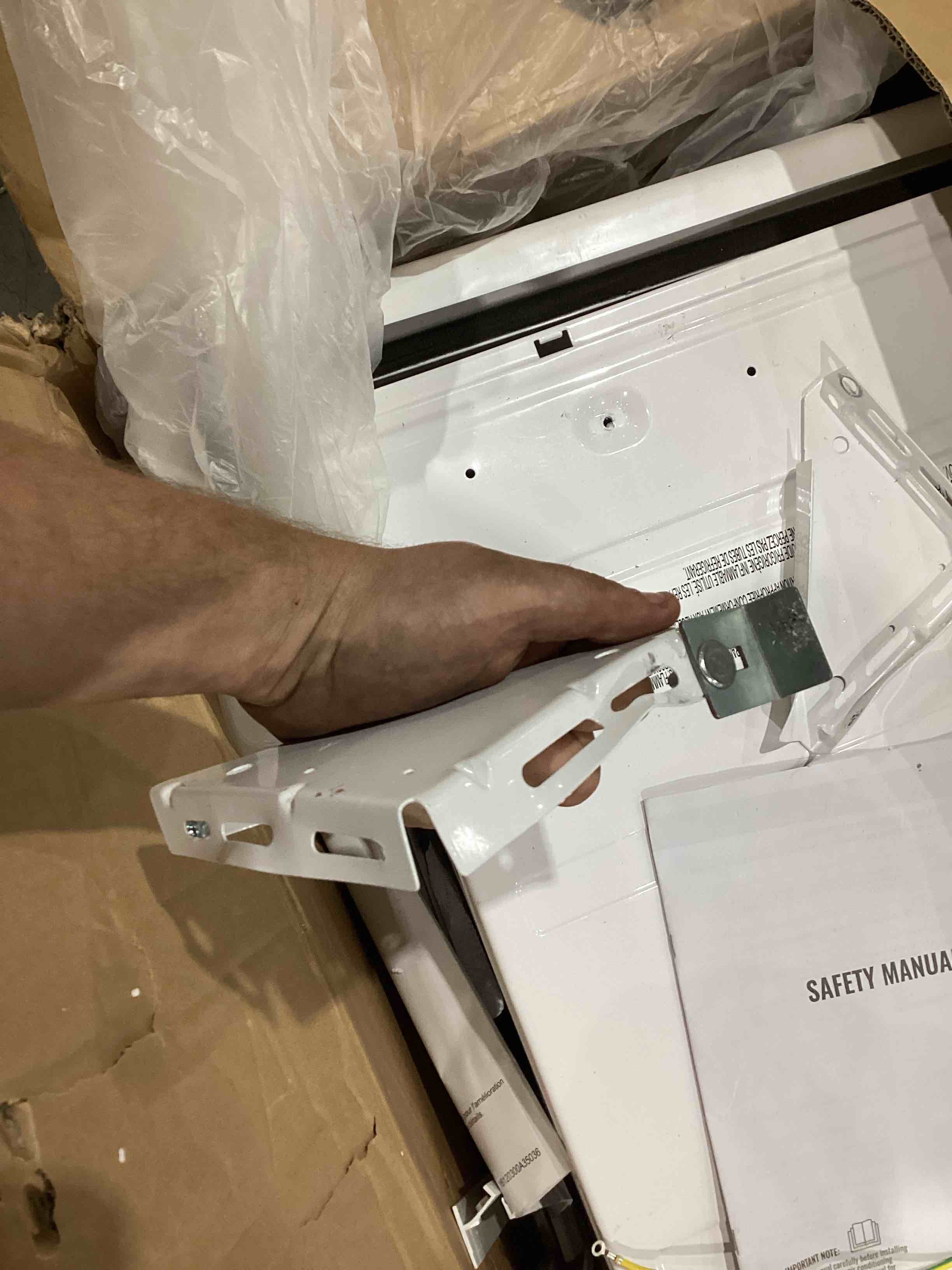 https://s3.amazonaws.com/lotting-images-prod/bidfta/TEA1641662_1759173072282.jpeg