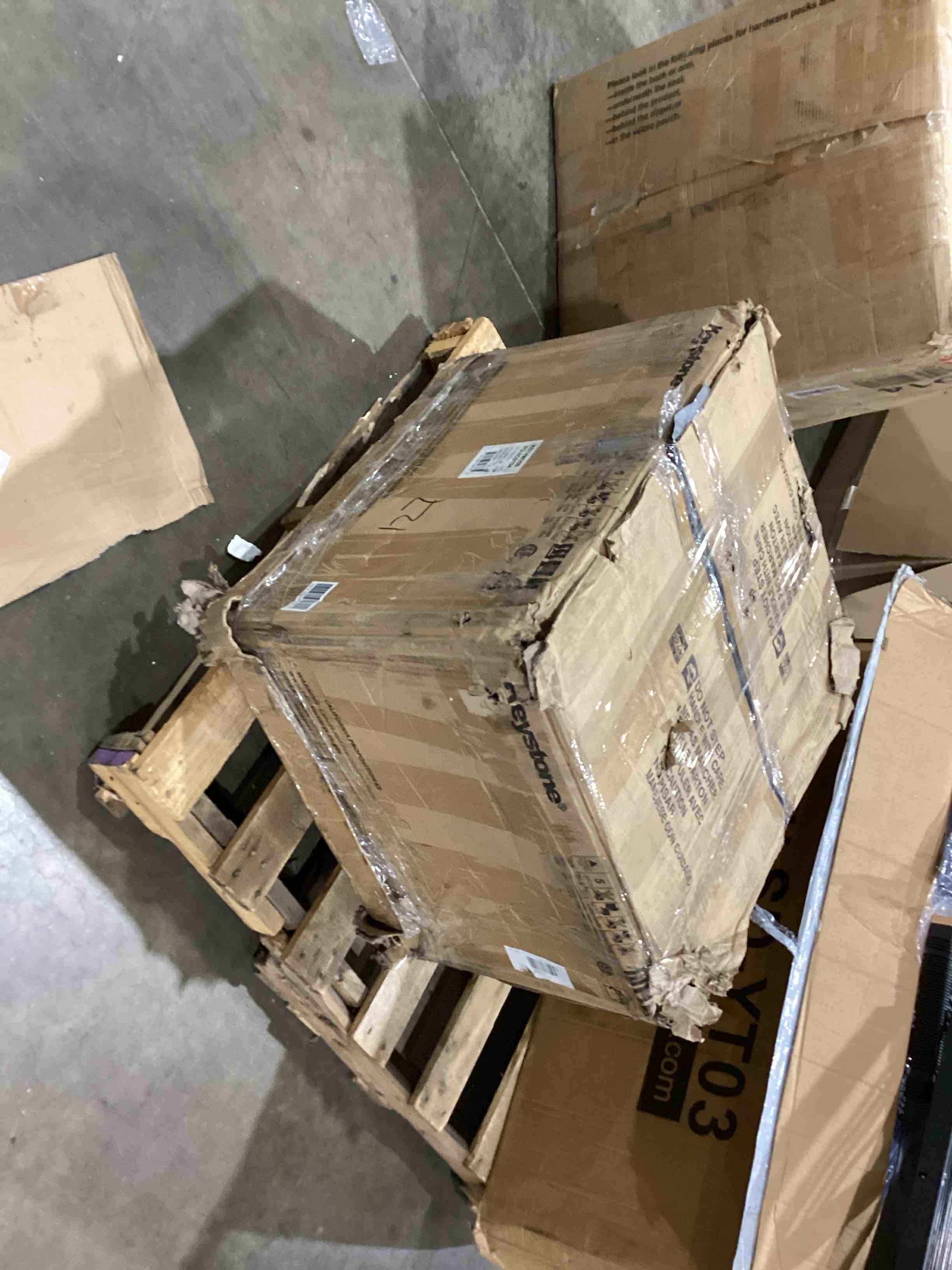 https://s3.amazonaws.com/lotting-images-prod/bidfta/TEA1641662_1759173228538.jpeg