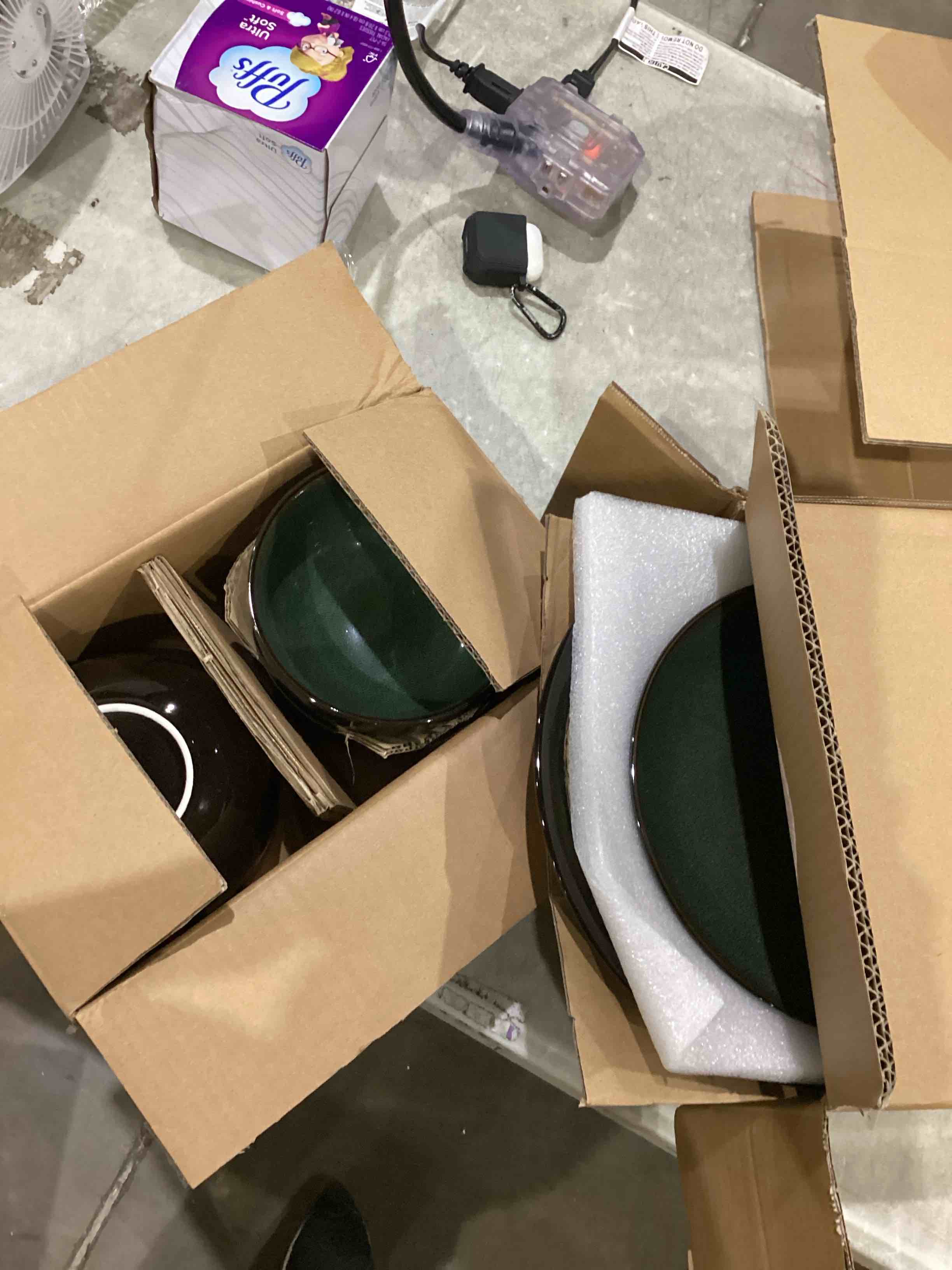 https://s3.amazonaws.com/lotting-images-prod/bidfta/TEA1642251_1753207025243.jpeg