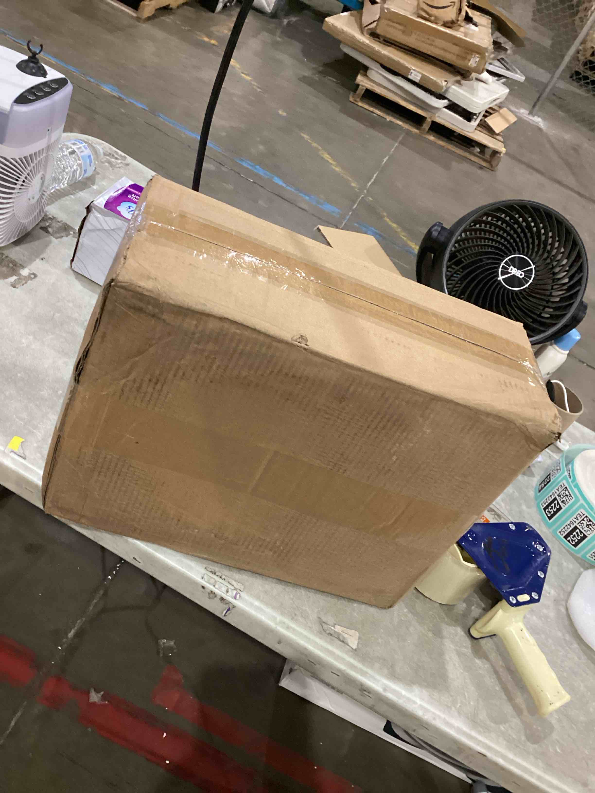 https://s3.amazonaws.com/lotting-images-prod/bidfta/TEA1642251_1753207130389.jpeg