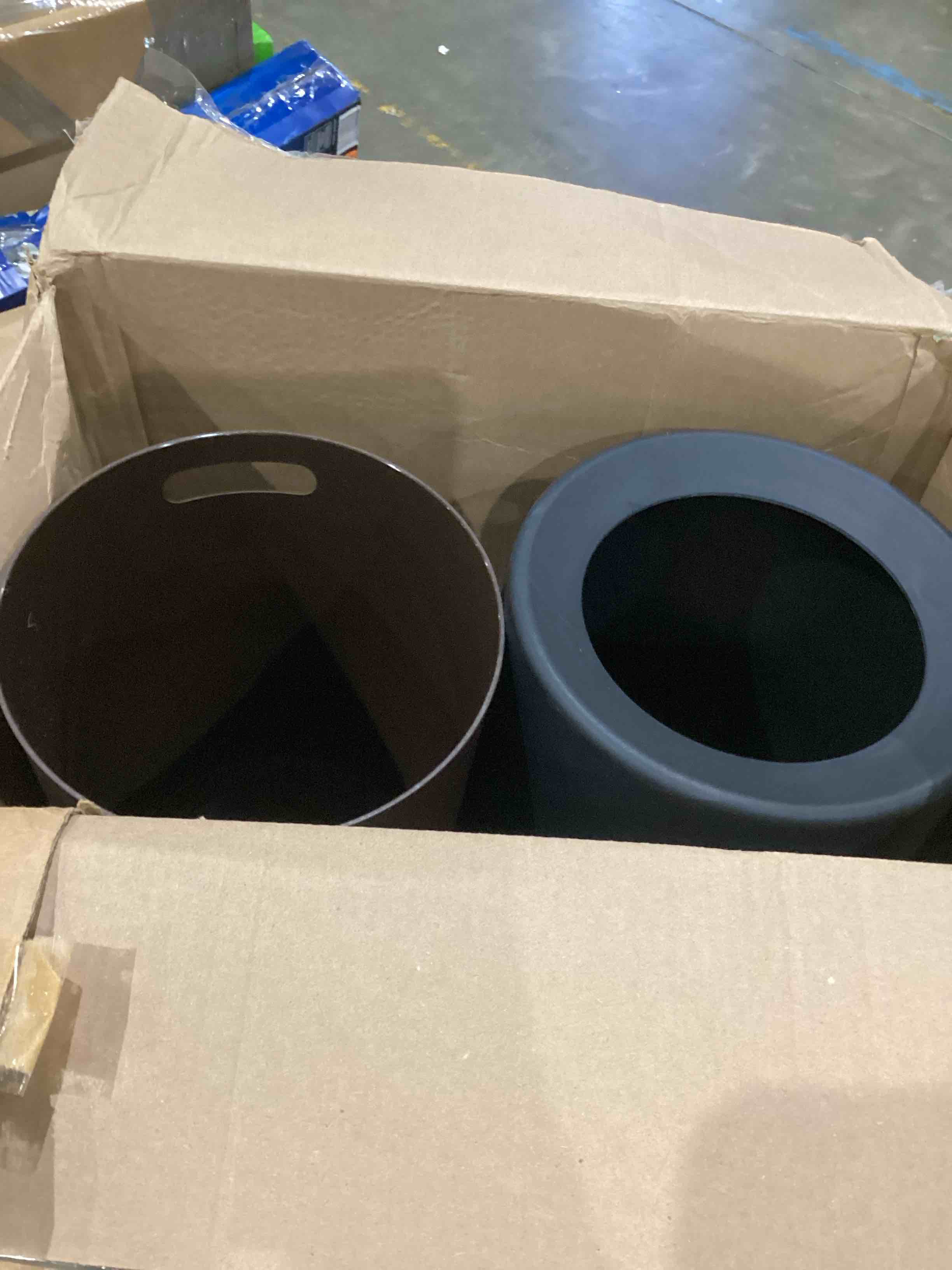 https://s3.amazonaws.com/lotting-images-prod/bidfta/TEA1642317_1753293438909.jpeg