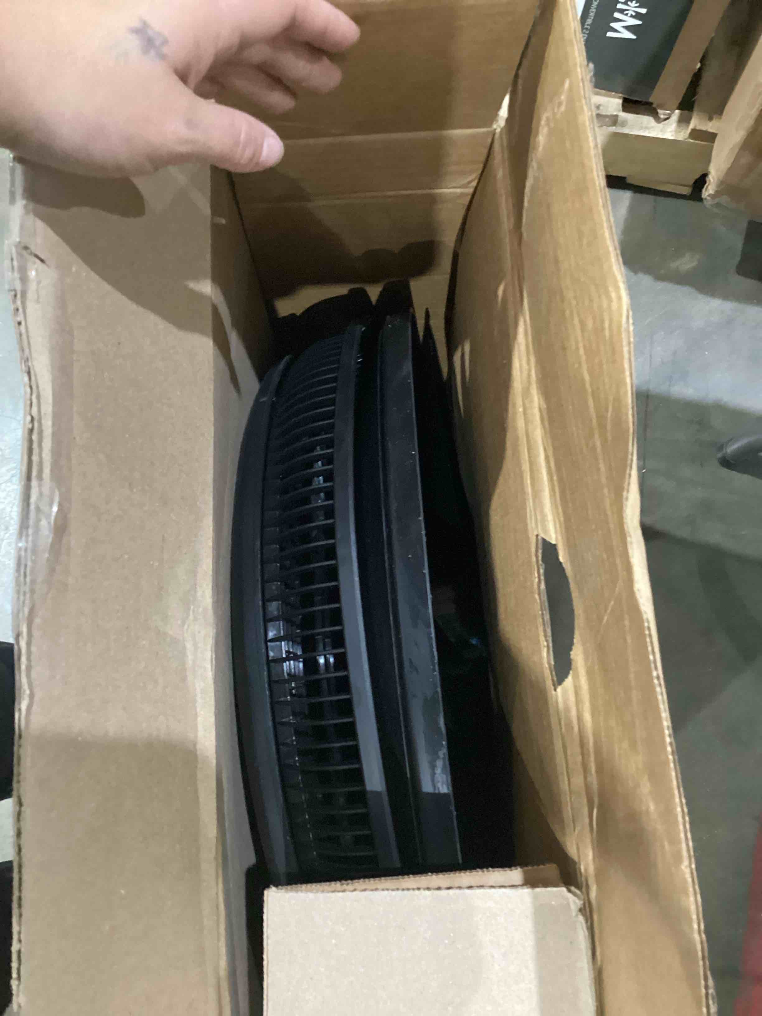 https://s3.amazonaws.com/lotting-images-prod/bidfta/TEA1642380_1753364356825.jpeg