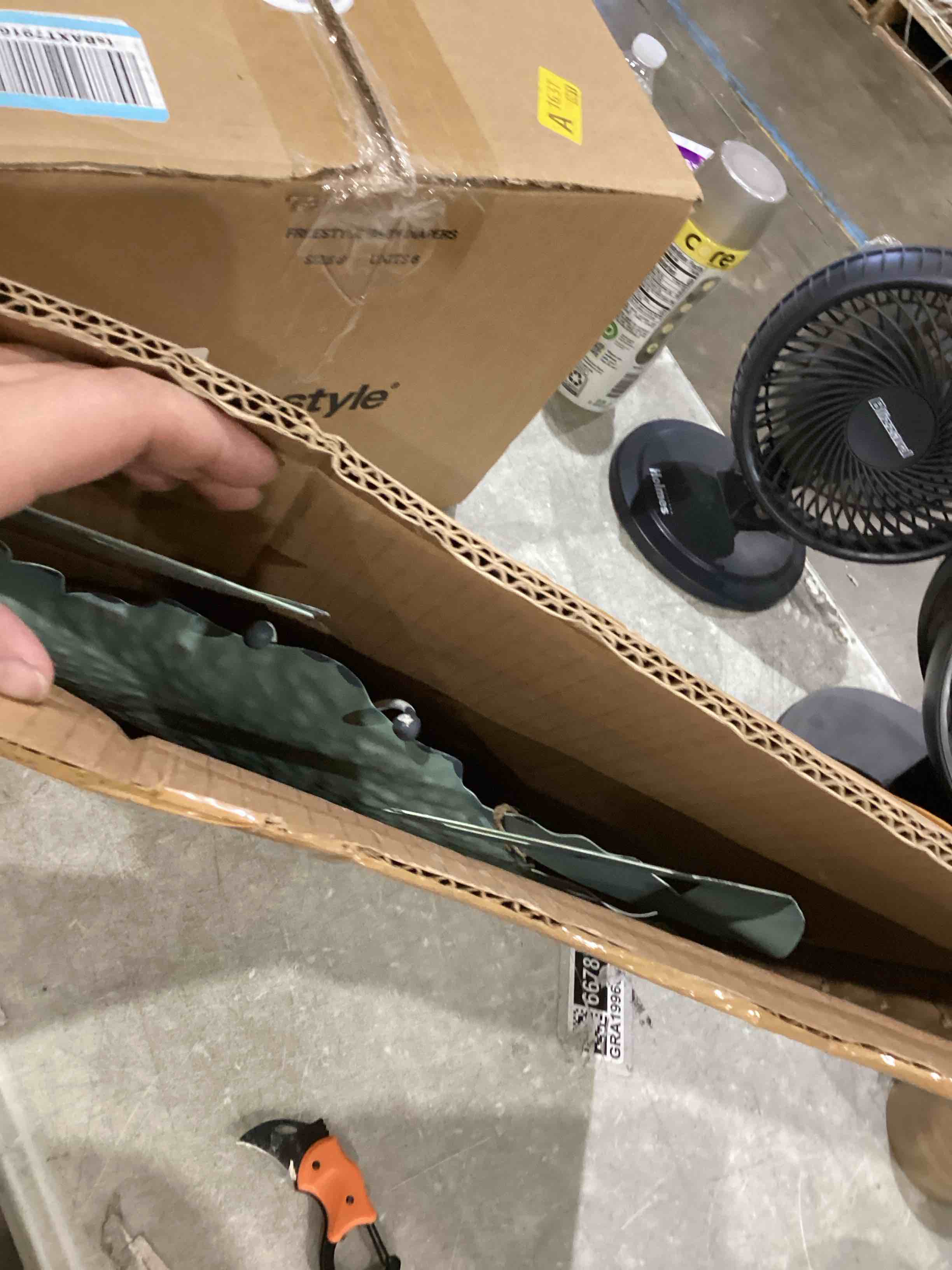 https://s3.amazonaws.com/lotting-images-prod/bidfta/TEA1642384_1753365290127.jpeg