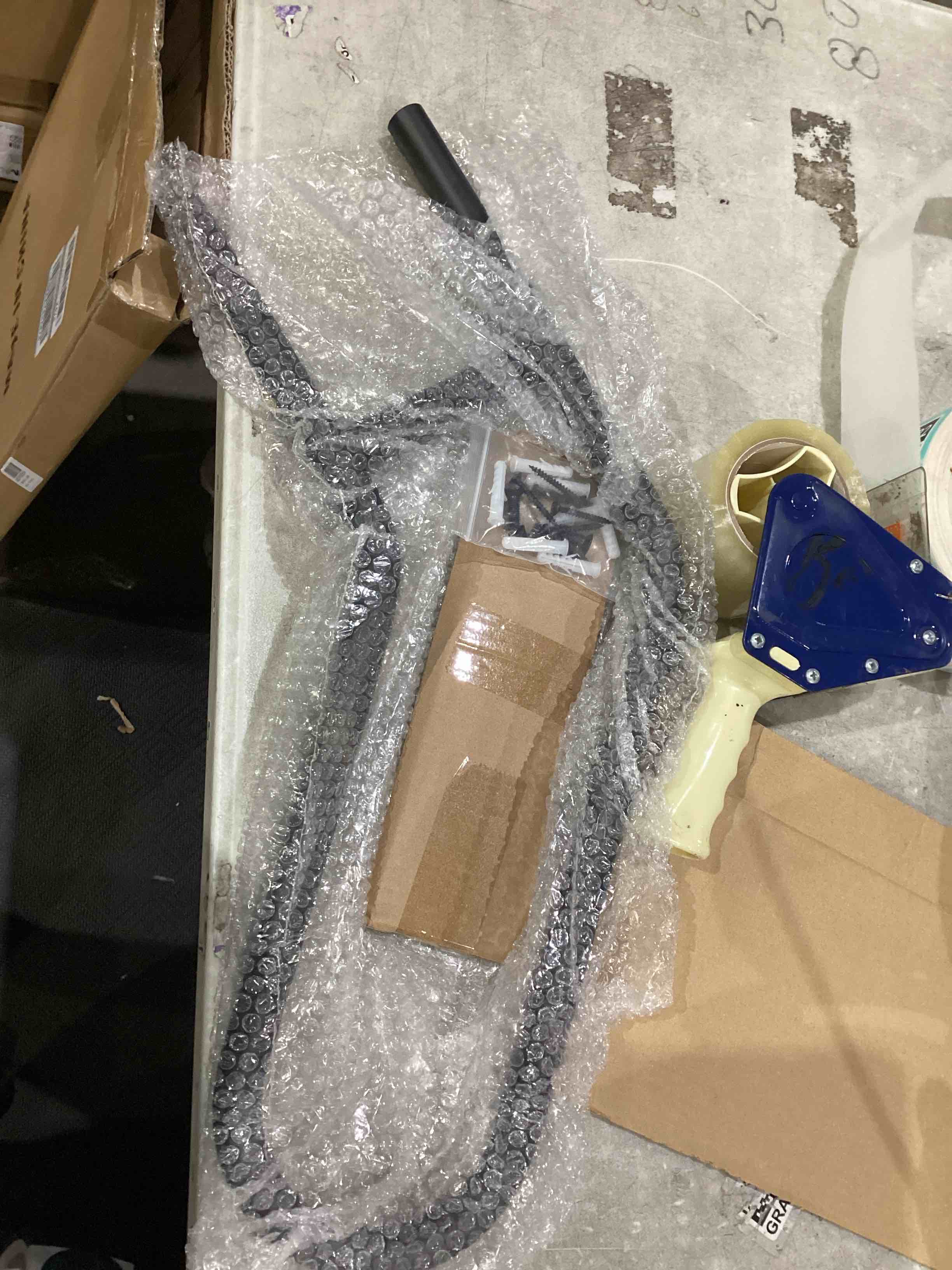 https://s3.amazonaws.com/lotting-images-prod/bidfta/TEA1642517_1753458485616.jpeg