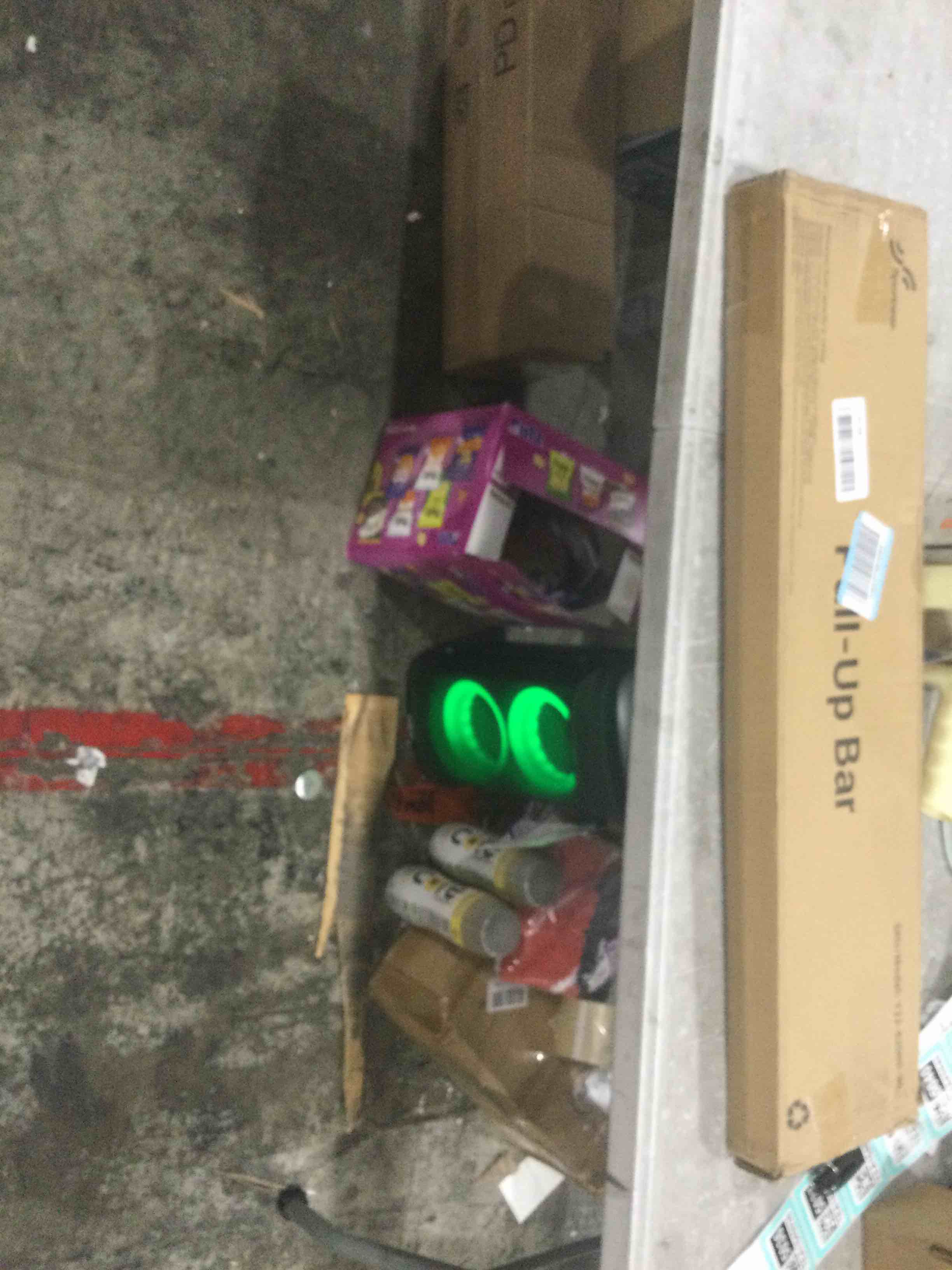 https://s3.amazonaws.com/lotting-images-prod/bidfta/TEA1645035_1751043937487.jpeg