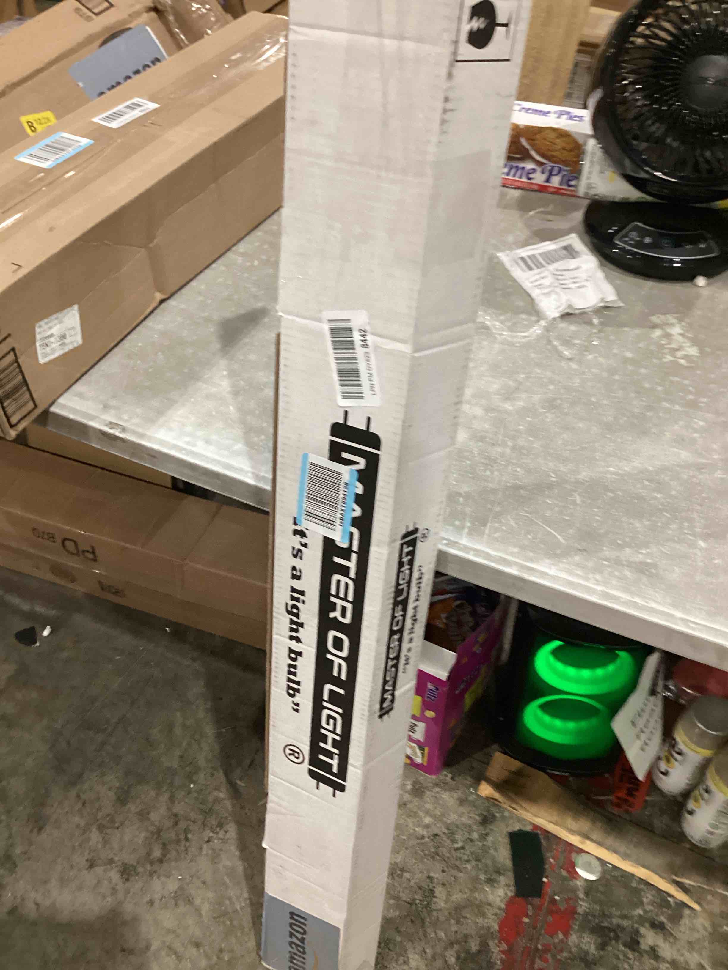 https://s3.amazonaws.com/lotting-images-prod/bidfta/TEA1645111_1751113239331.jpeg