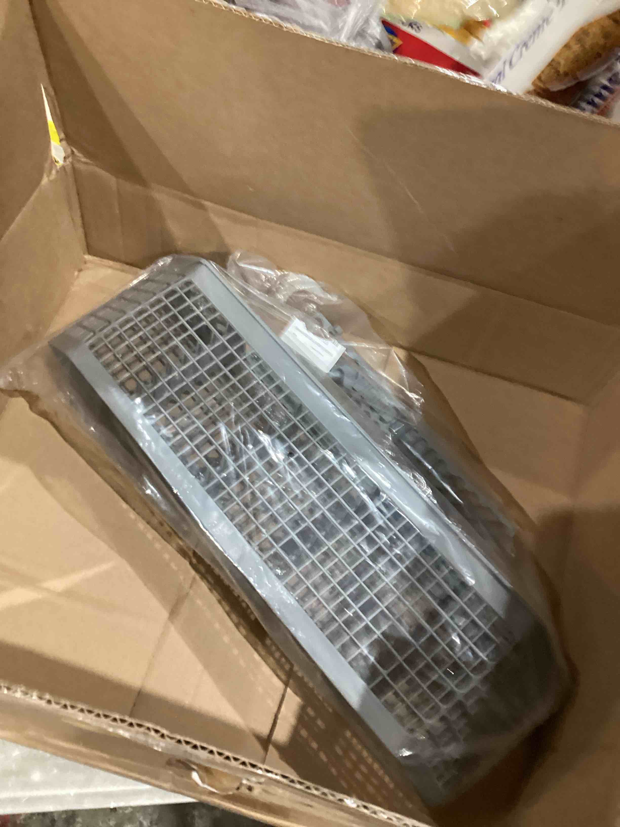 https://s3.amazonaws.com/lotting-images-prod/bidfta/TEA1645206_1751290047720.jpeg