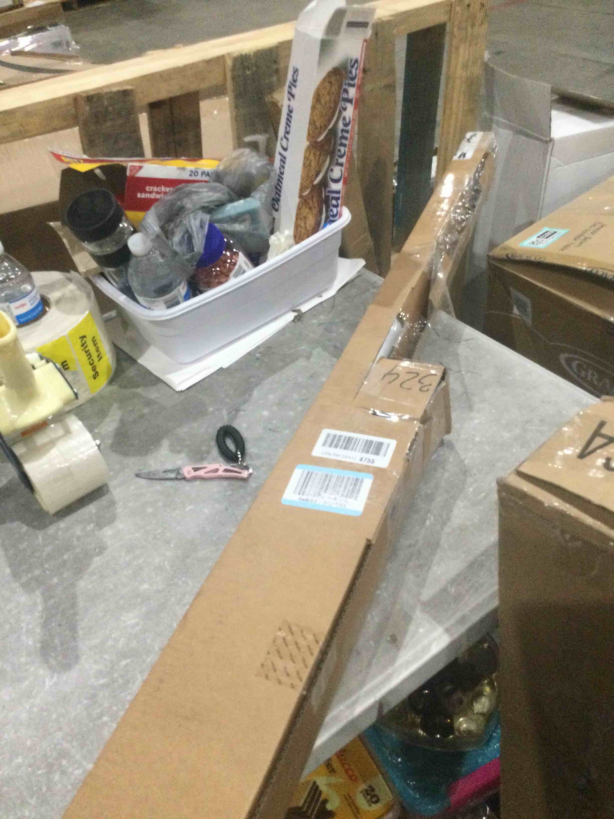 https://s3.amazonaws.com/lotting-images-prod/bidfta/TEA1645305_1751302329265.jpeg