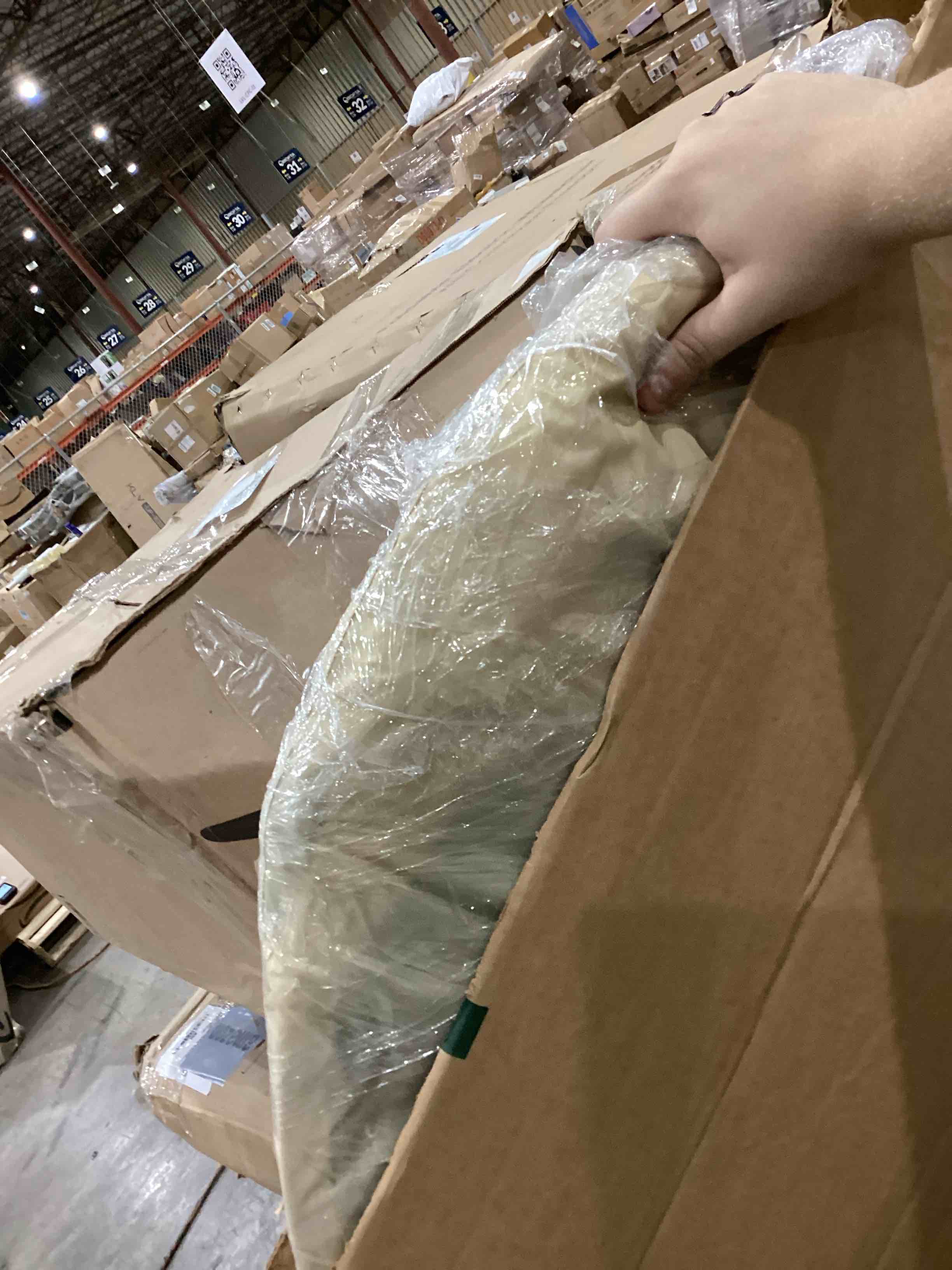 https://s3.amazonaws.com/lotting-images-prod/bidfta/TEA1645523_1751478901838.jpeg