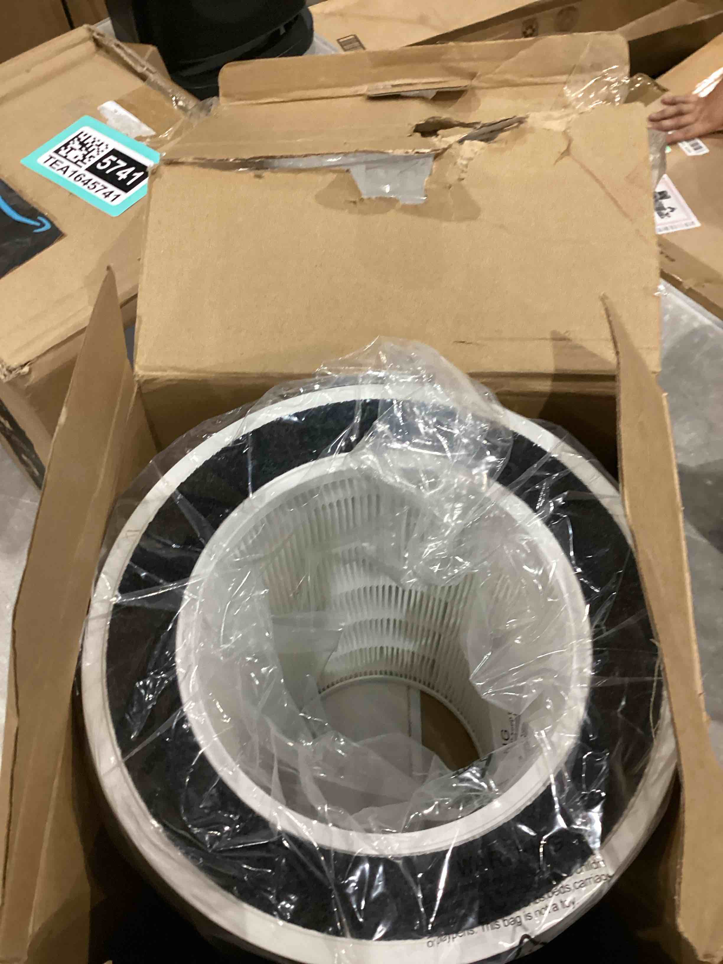 https://s3.amazonaws.com/lotting-images-prod/bidfta/TEA1645740_1753291205857.jpeg