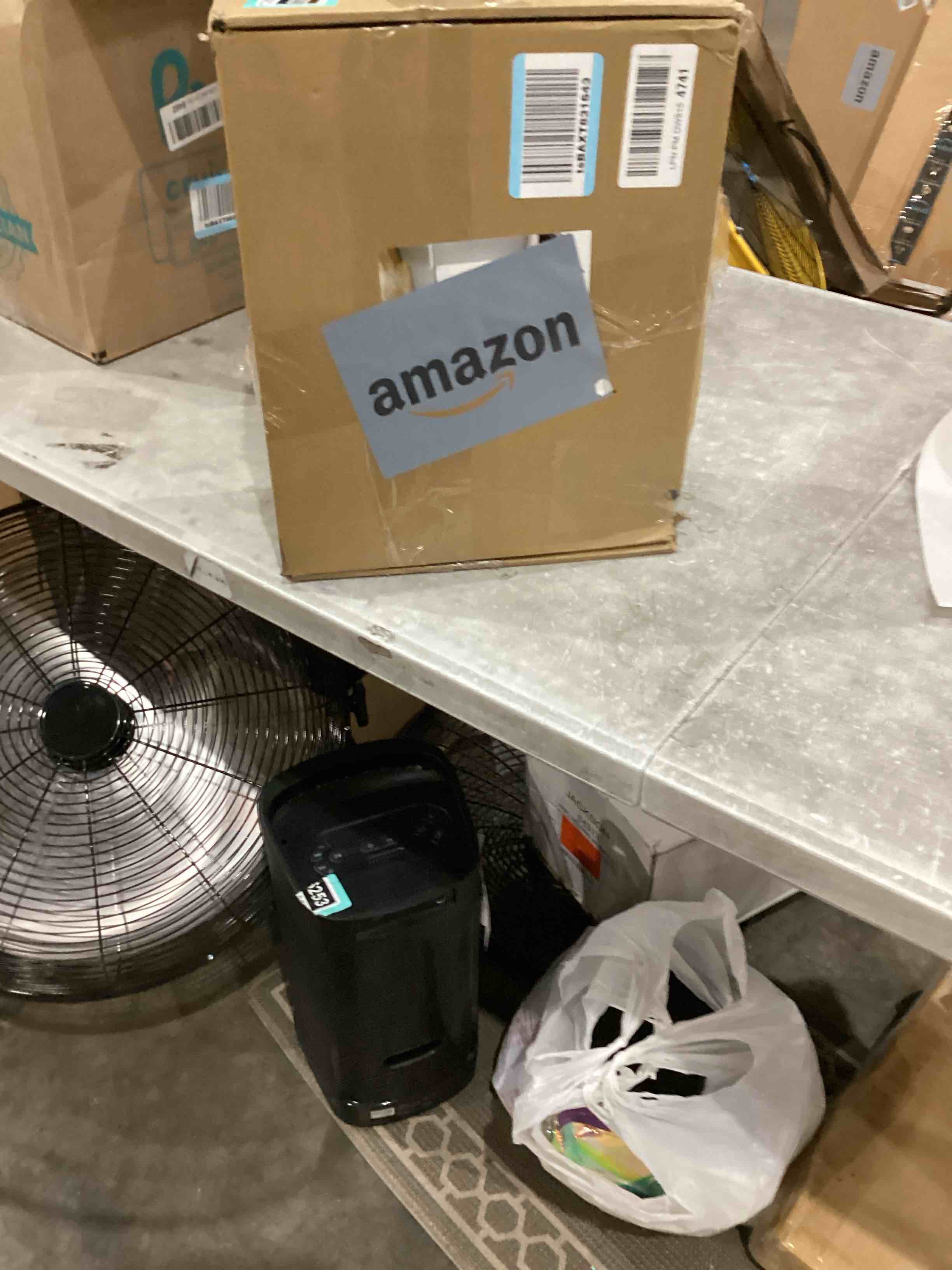 https://s3.amazonaws.com/lotting-images-prod/bidfta/TEA1645933_1753465443544.jpeg