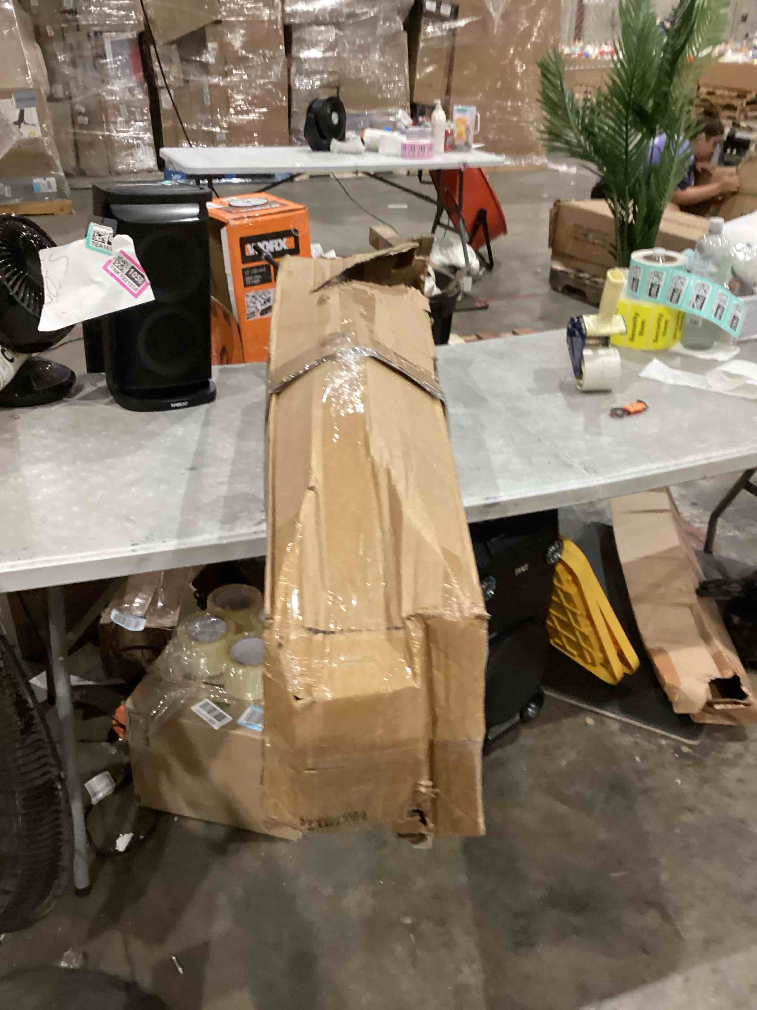 https://s3.amazonaws.com/lotting-images-prod/bidfta/TEA1646997_1755094773213.jpeg
