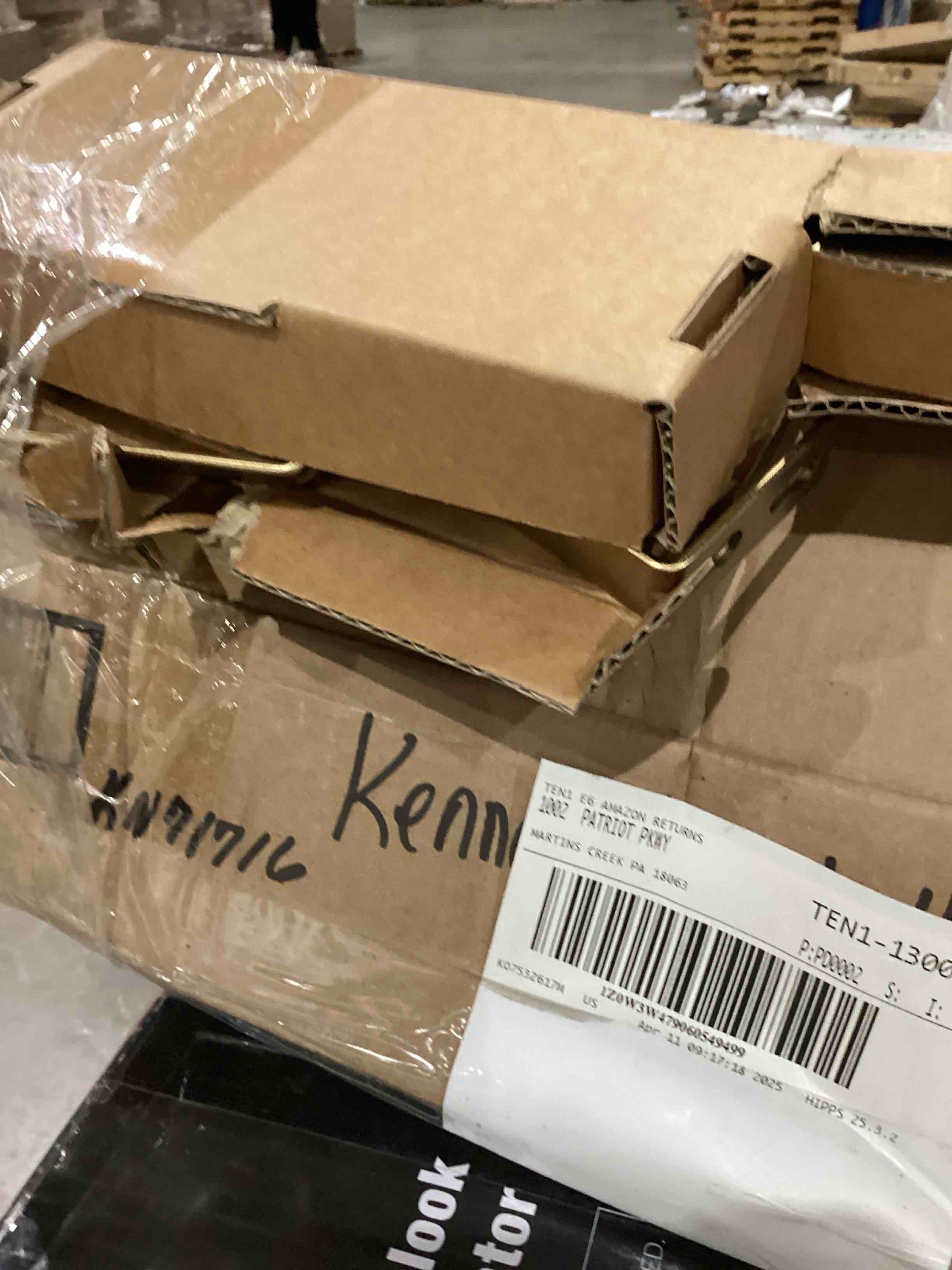 https://s3.amazonaws.com/lotting-images-prod/bidfta/TEA1647956_1756405774181.jpeg