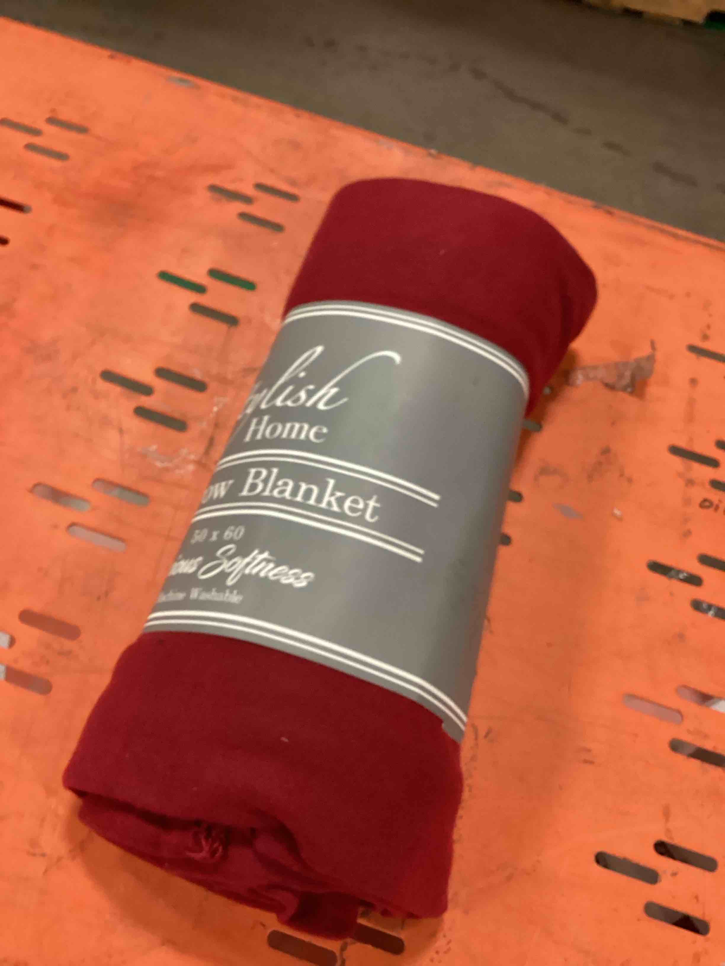 StylishHome Throw Blanket 50 x 60 red 