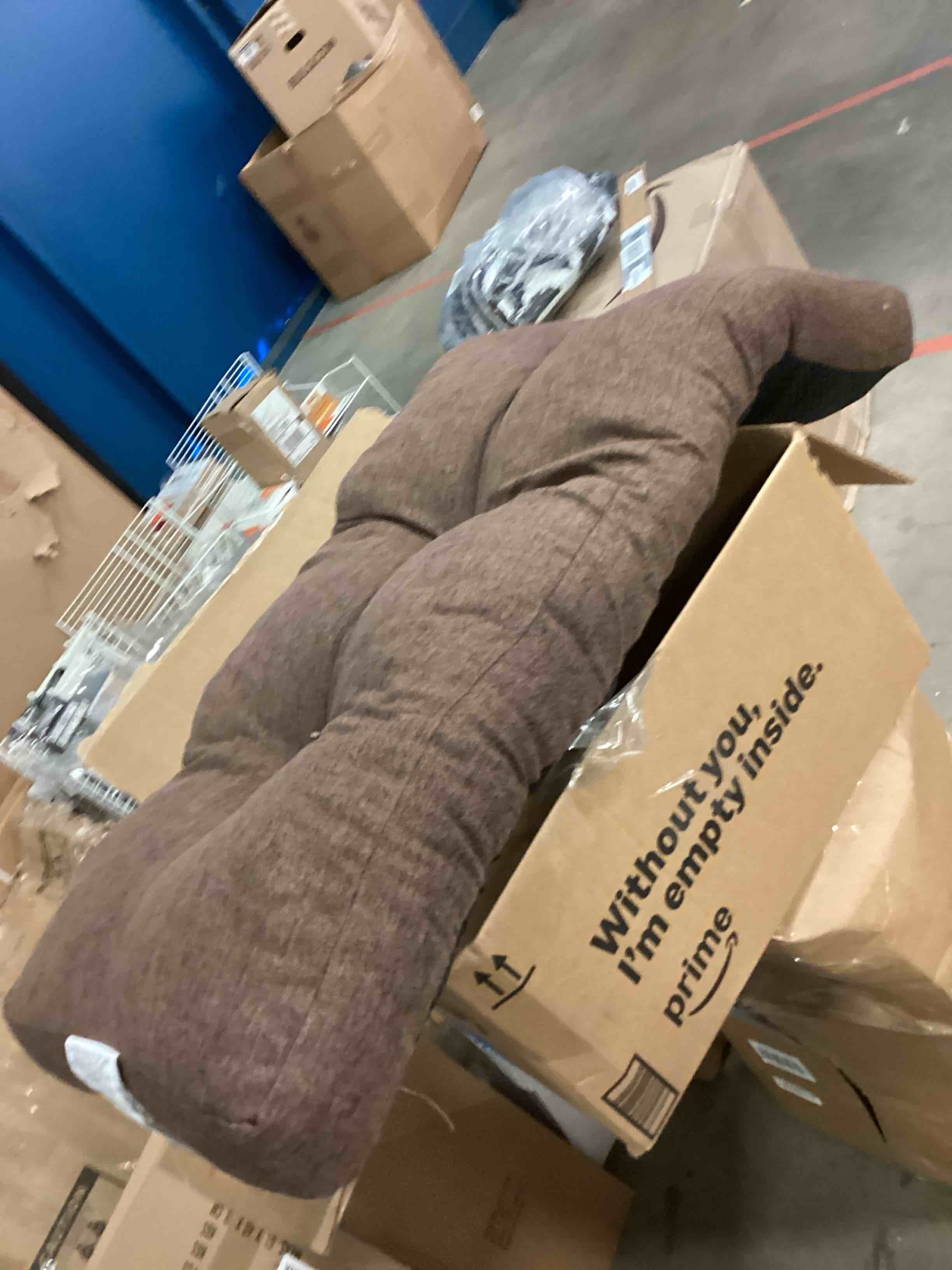 https://s3.amazonaws.com/lotting-images-prod/bidfta/TEA1648656_1753473553459.jpeg