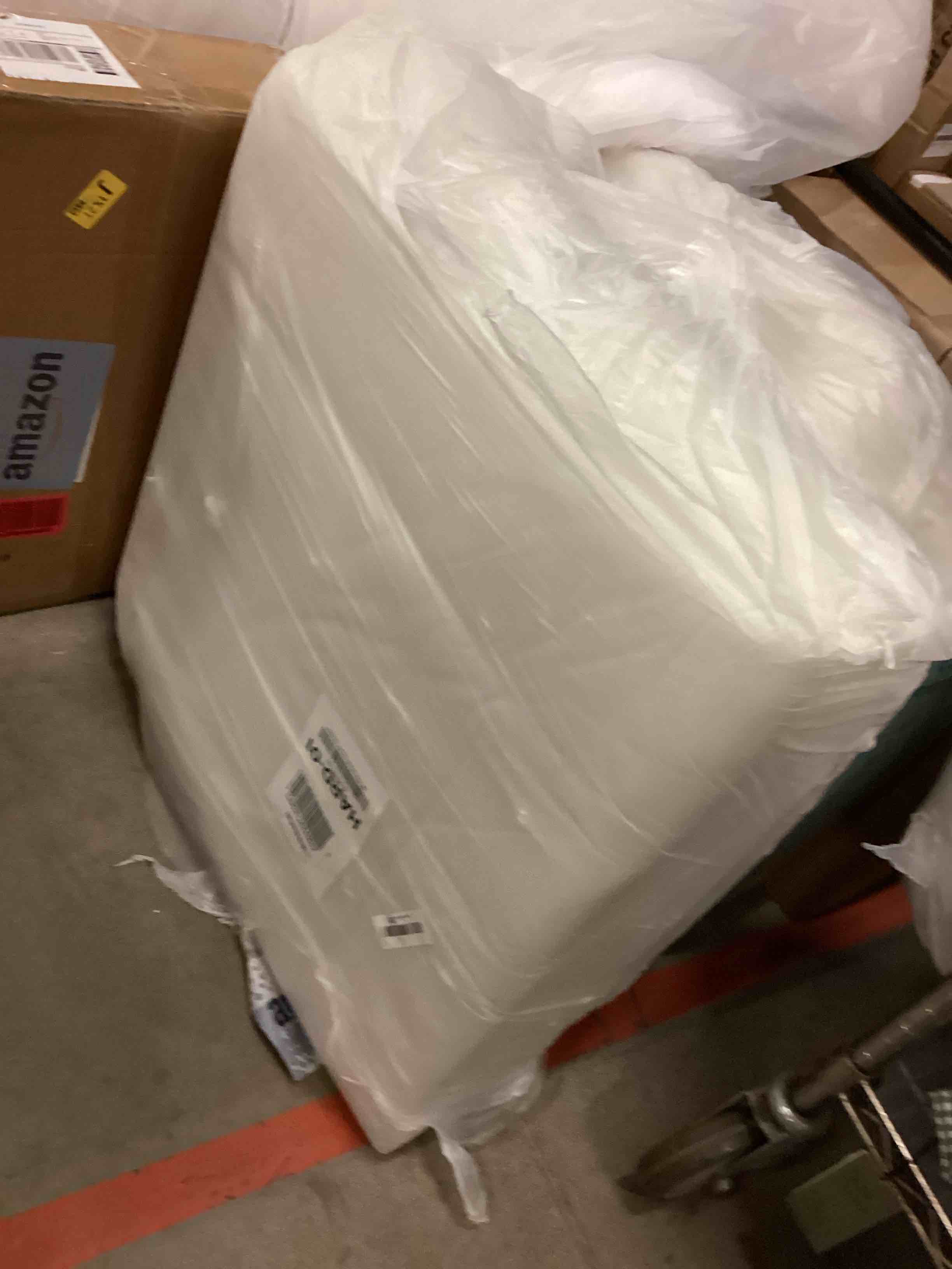 https://s3.amazonaws.com/lotting-images-prod/bidfta/TEA1648675_1753711028039.jpeg