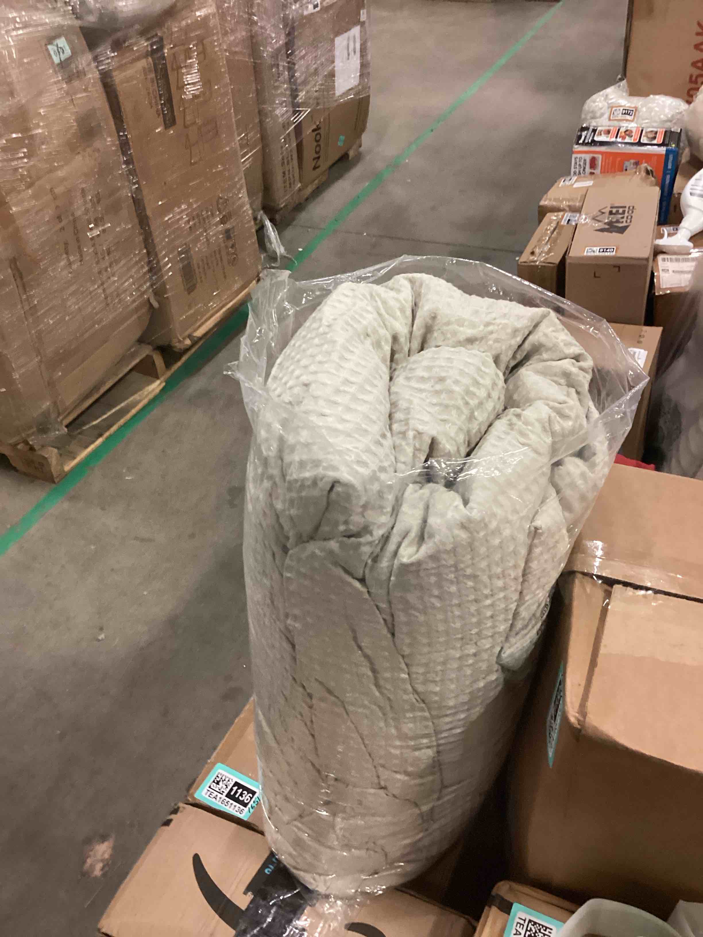 https://s3.amazonaws.com/lotting-images-prod/bidfta/TEA1651127_1753284651000.jpeg