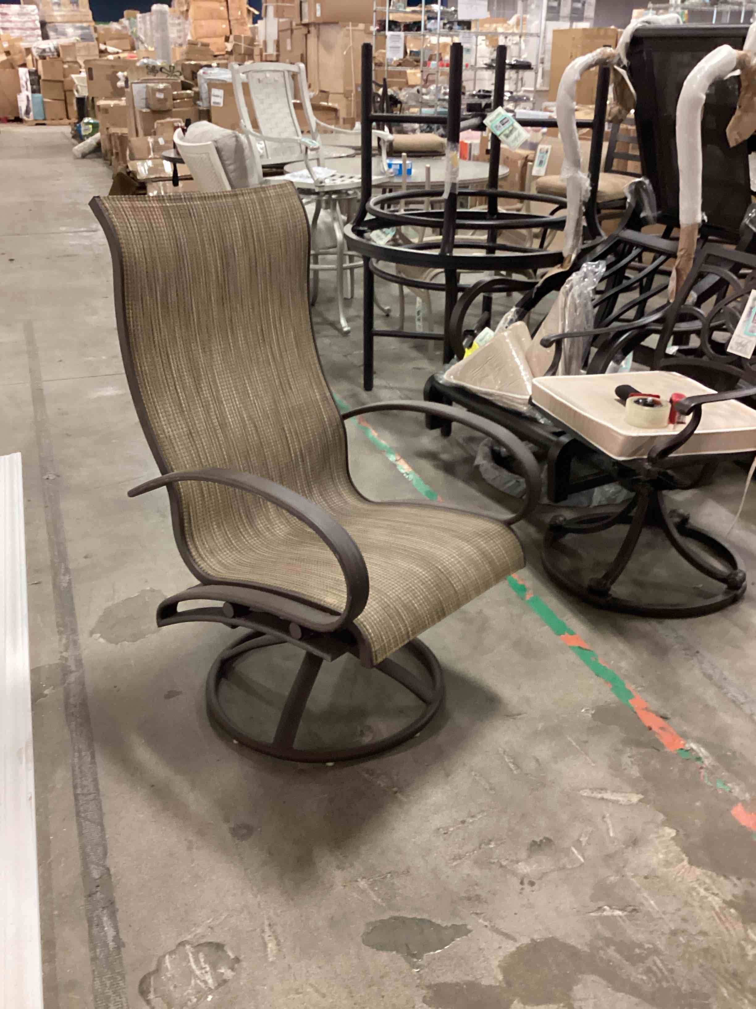 Sling Aluminum Patio Lounge Chair, Bronze By Mallin Casual Furniture 