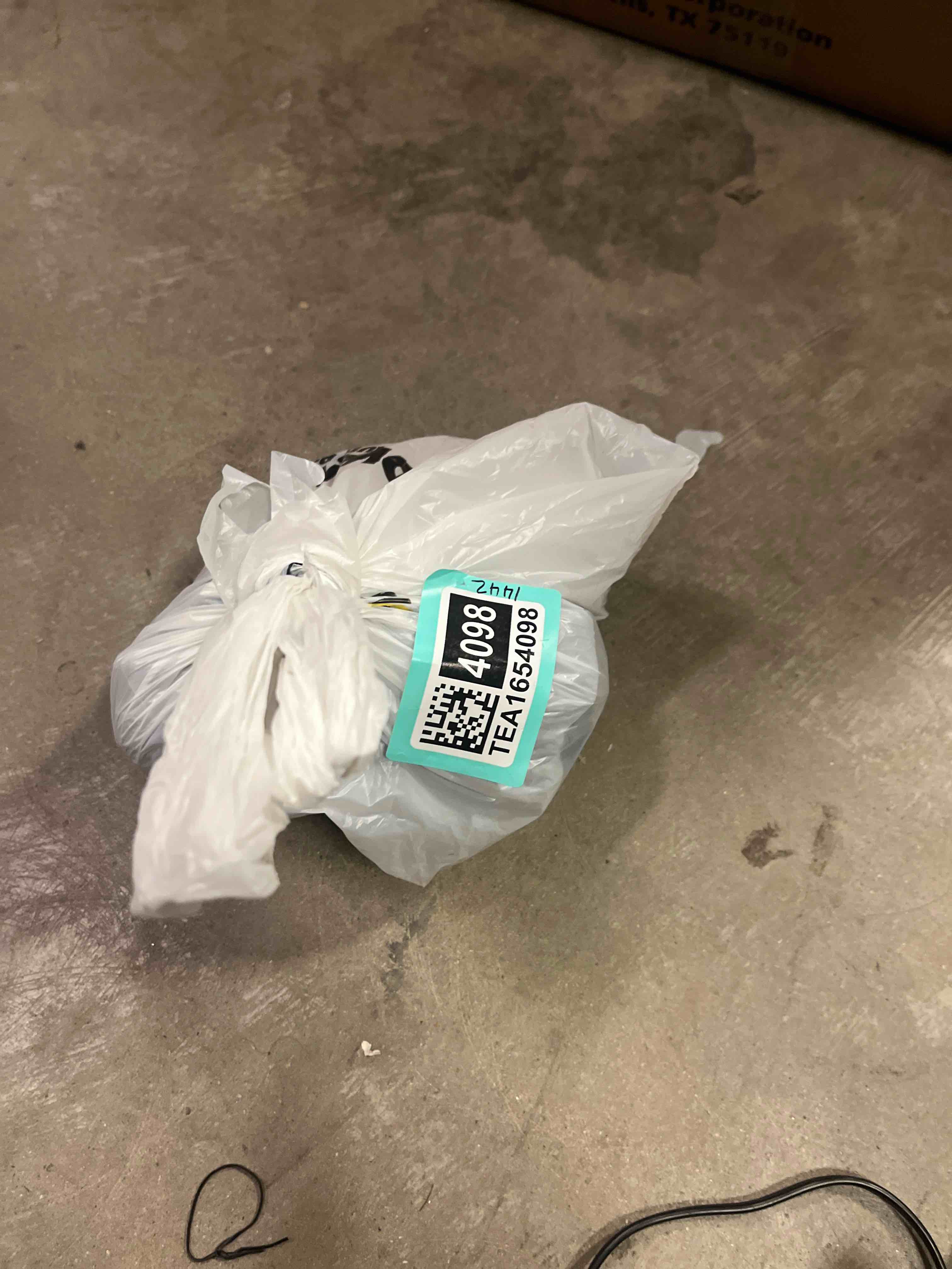 https://s3.amazonaws.com/lotting-images-prod/bidfta/TEA1654098_1750885014830.jpeg