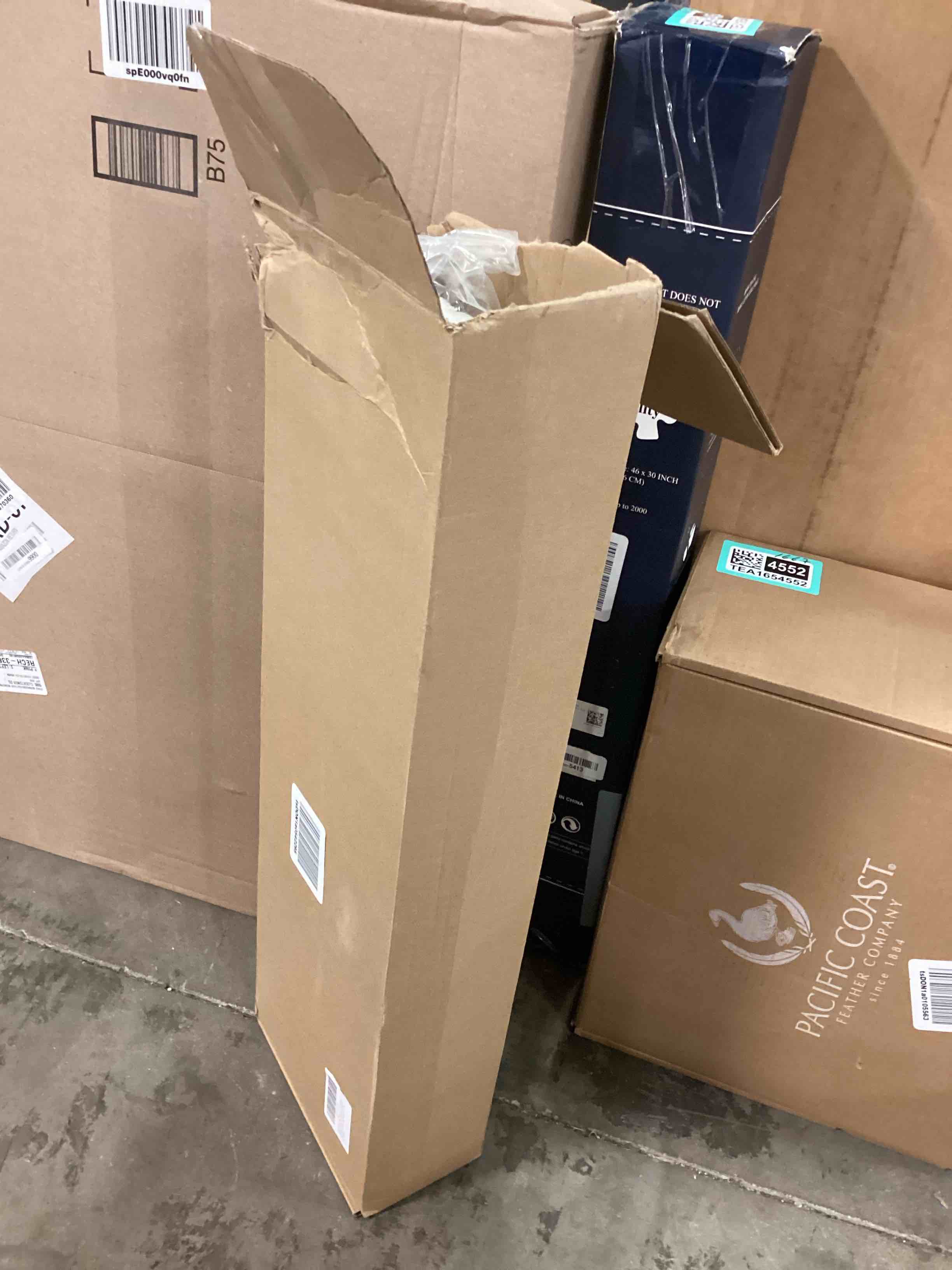 https://s3.amazonaws.com/lotting-images-prod/bidfta/TEA1654551_1753368647107.jpeg
