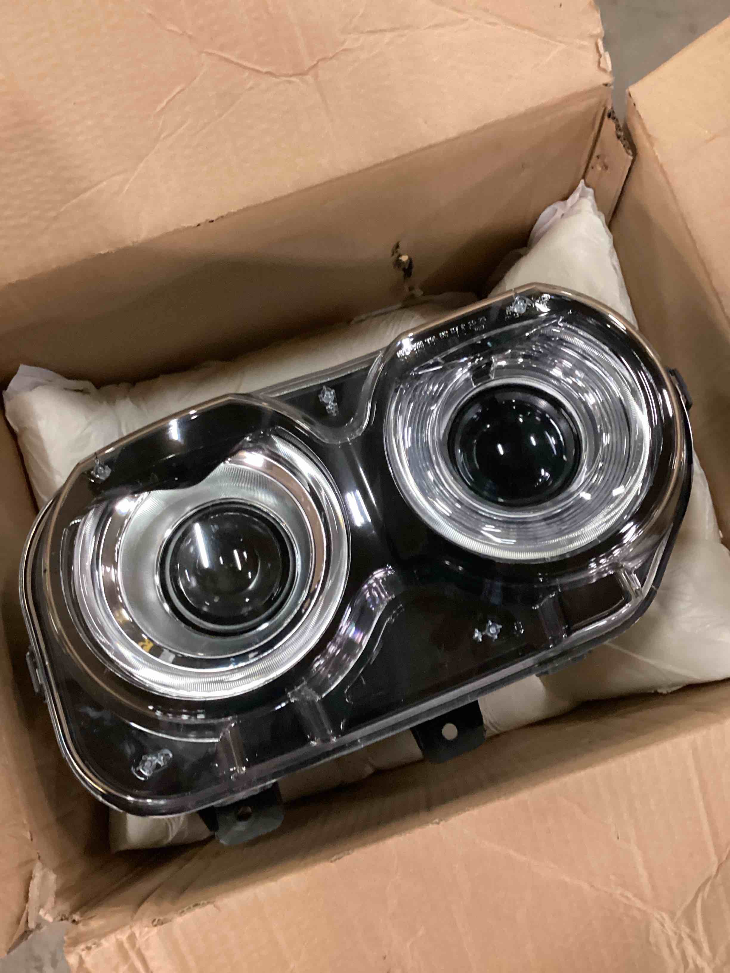 FIONE Xenon Headlight Assembly W/Air Ducts for Dodge Challenger 2015 2016 2017 2018 2019 2020 2021 Black Housing HID Headlamps Replaceable Right Passenger RH Side Head Light
