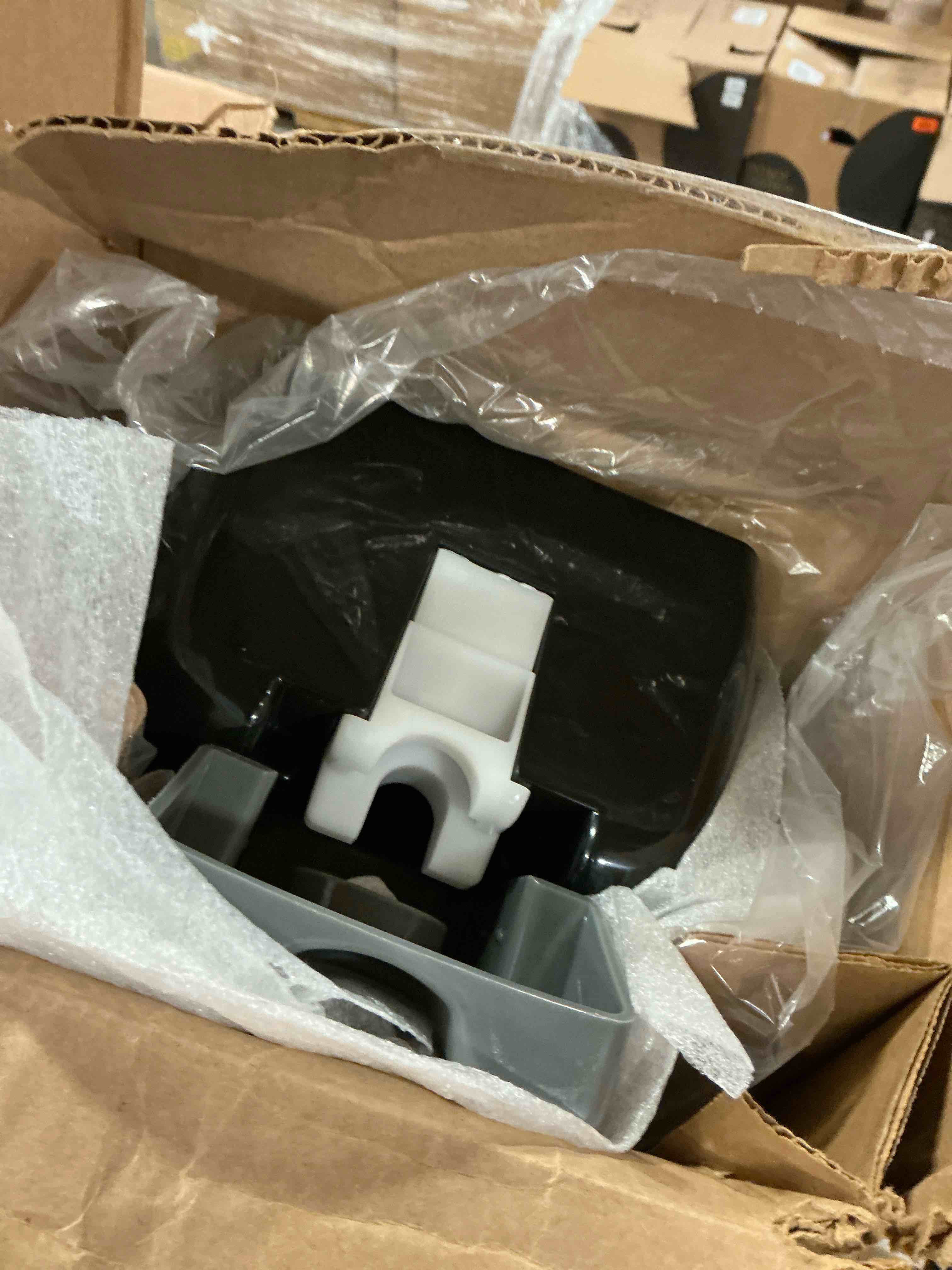 https://s3.amazonaws.com/lotting-images-prod/bidfta/TEA1657433_1751552826943.jpeg